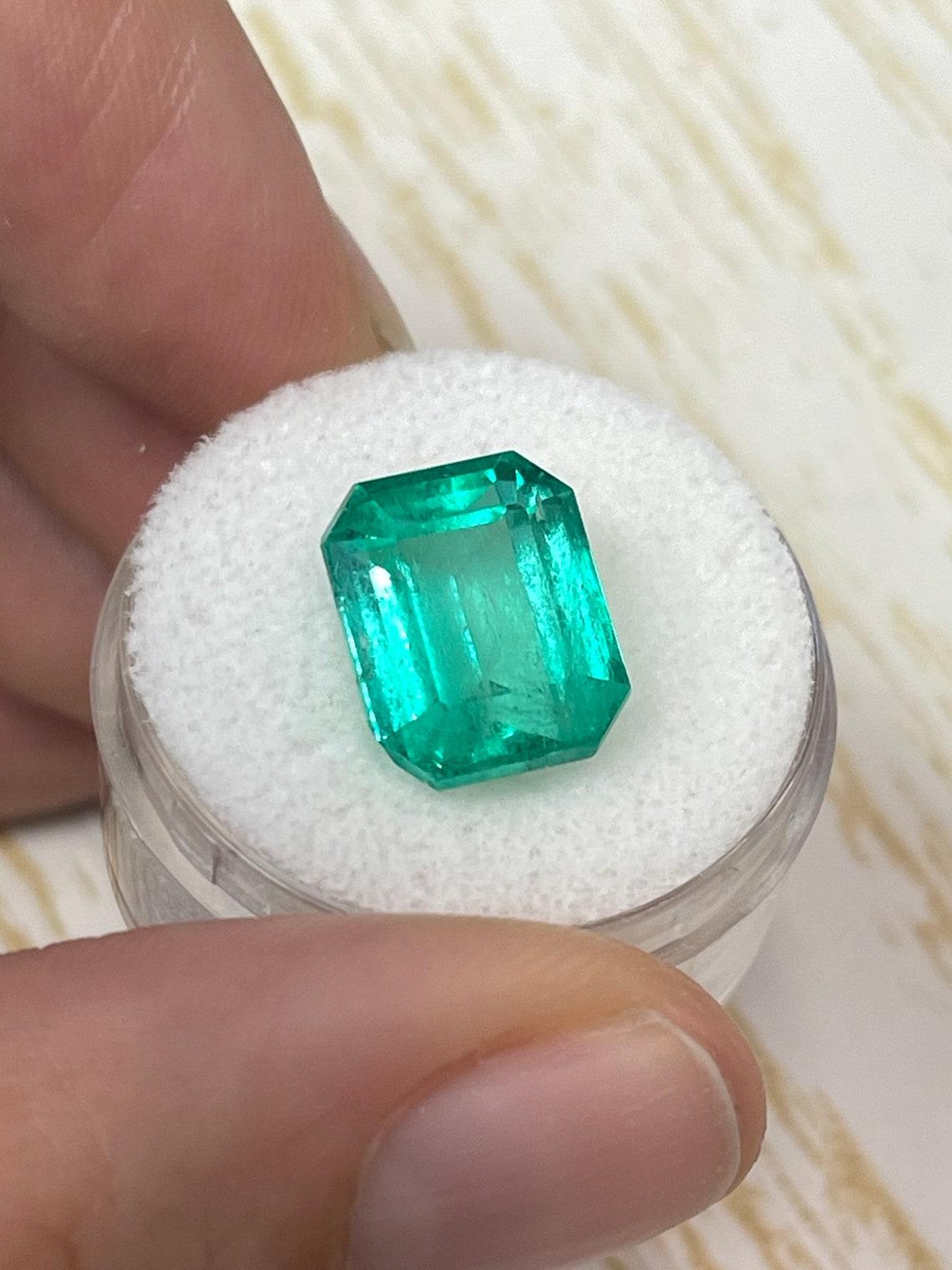 7,22 ct verde bluastro taglio smeraldo gemma colombiana 13x10 Chivor Mine maggio Birthstone In condizioni Nuovo in vendita a Jupiter, FL