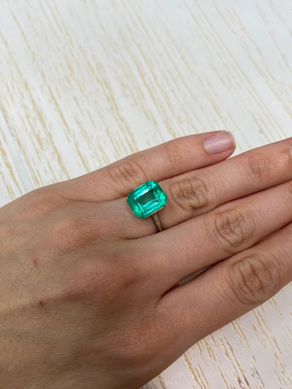7,22 ct verde bluastro taglio smeraldo gemma colombiana 13x10 Chivor Mine maggio Birthstone in vendita 2
