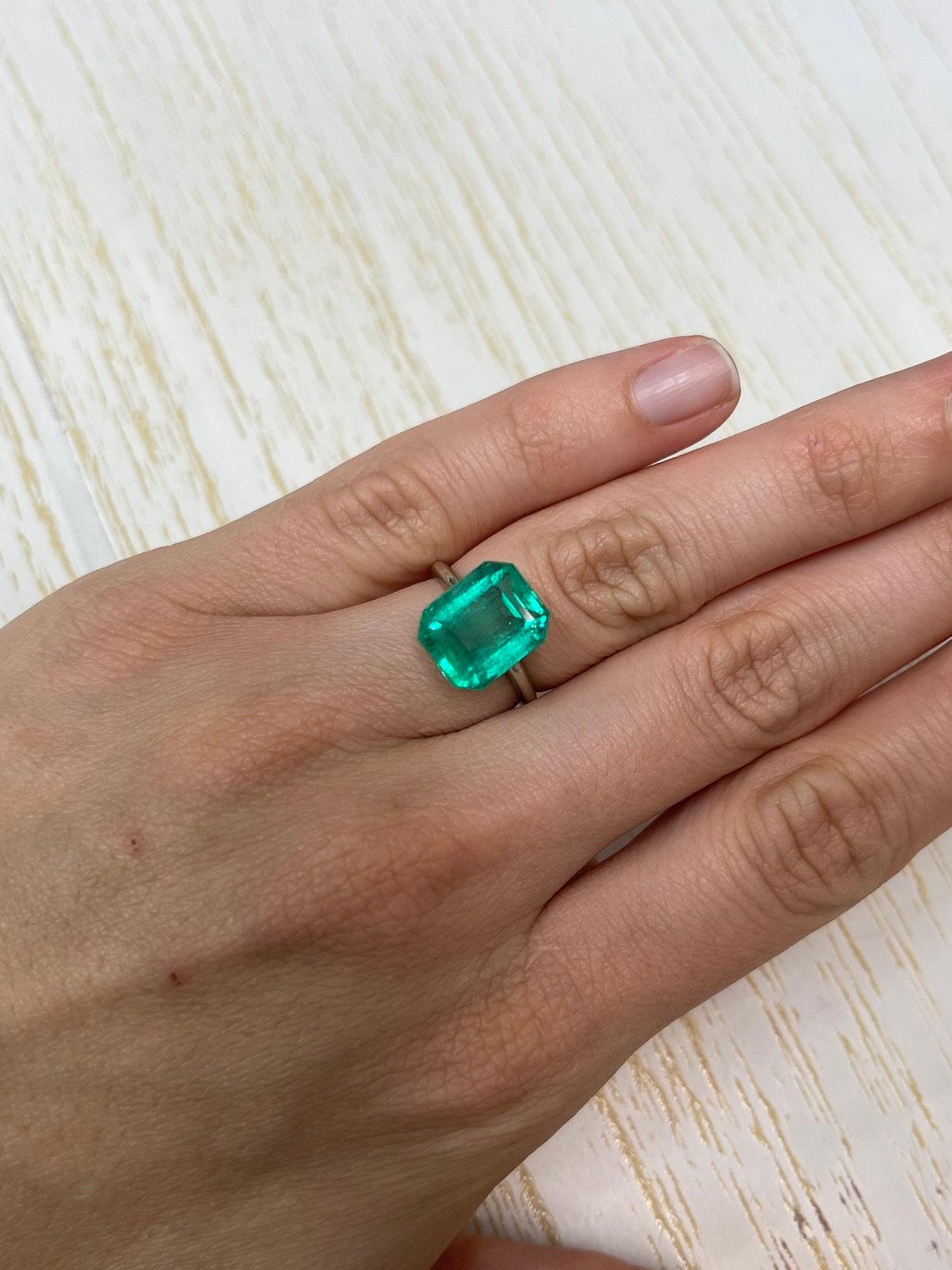 7,22 ct verde bluastro taglio smeraldo gemma colombiana 13x10 Chivor Mine maggio Birthstone in vendita 3