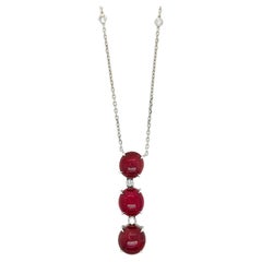 Collana in oro bianco con rubino da 7,23 carati e diamanti rotondi