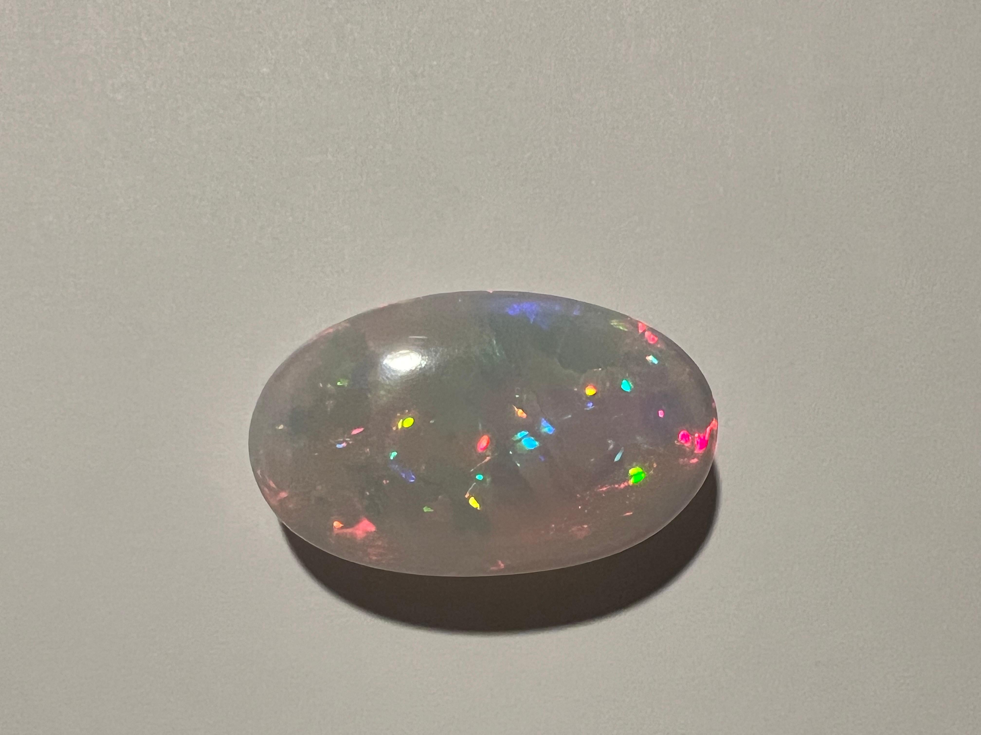 Dieser 72,30 Karat schwere, ovale, lose Edelstein aus natürlichem Opal hat ein phänomenales Feuerverhalten. Dieser riesige Edelstein kann zu einem atemberaubenden Schmuckstück nach Ihrer Wahl verarbeitet werden.
Größe des Steins ist 40.02mm x