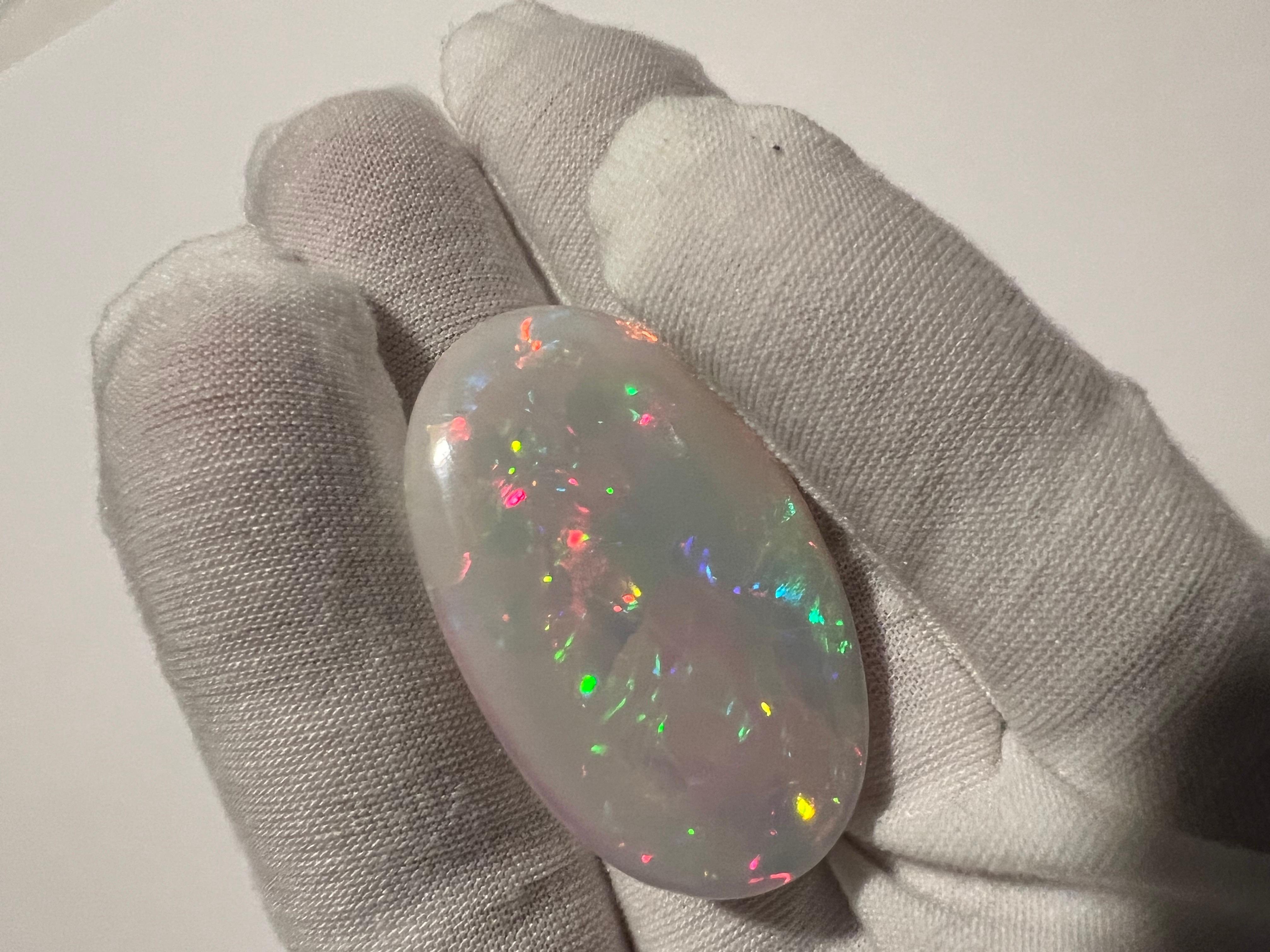 72.30 Carat Oval Shape Natural Opal Loose Gemstone (Opale naturelle en vrac)  en vente 3