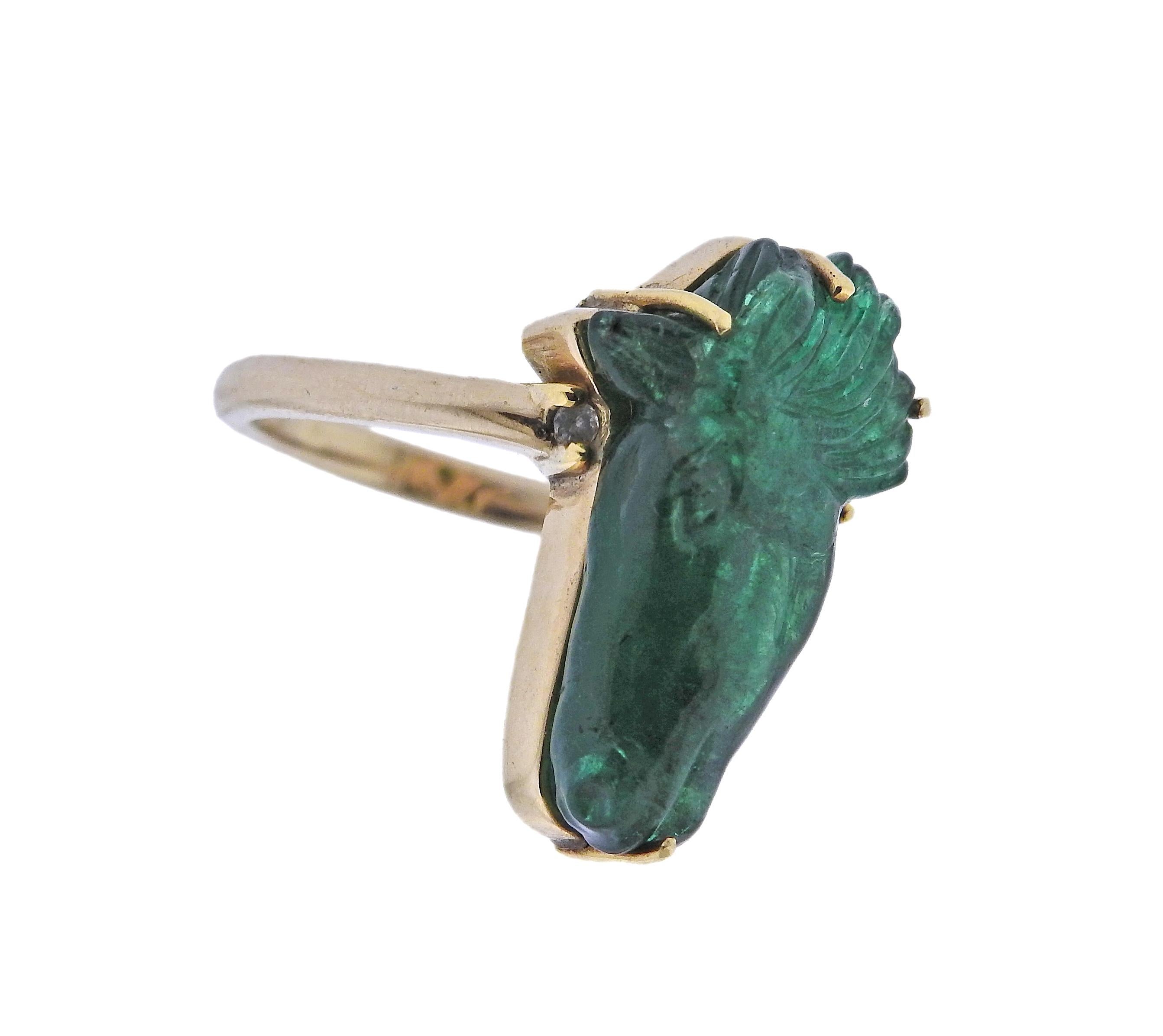Unusual 18k gold ring, with carved 7.25ct emerald, depicting a horse head, set with 2 diamonds (0.03ctw). Ring size - 6.25, top of the ring (horse head0 is 21mm x 14mm. Marked: k18, 0.03, 7.25. Weight - 5.6 grams.