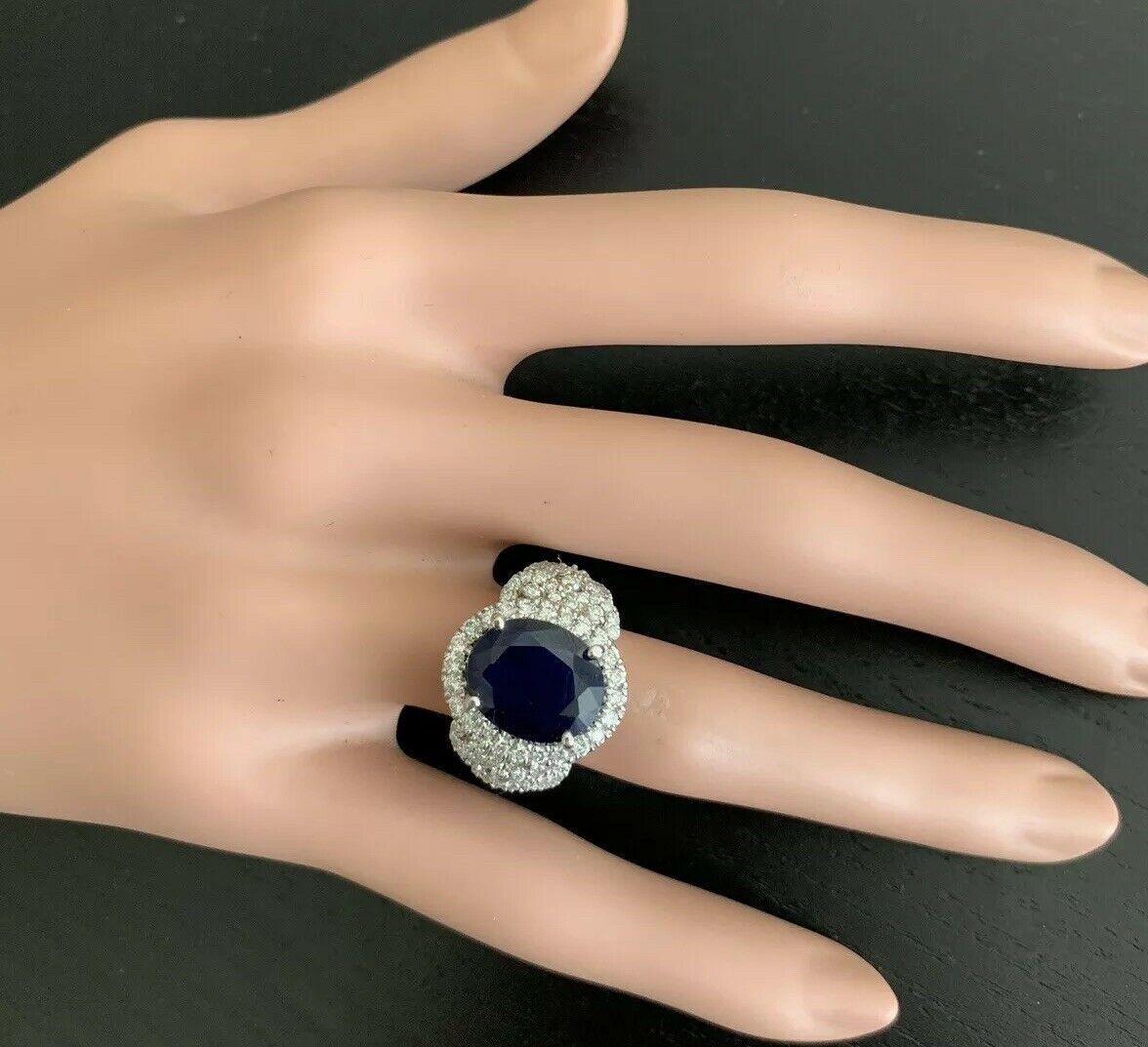 Women's or Men's 7.25 Carat Exquisite Natural Blue Sapphire and Diamond 14 Karat Solid White Gold For Sale