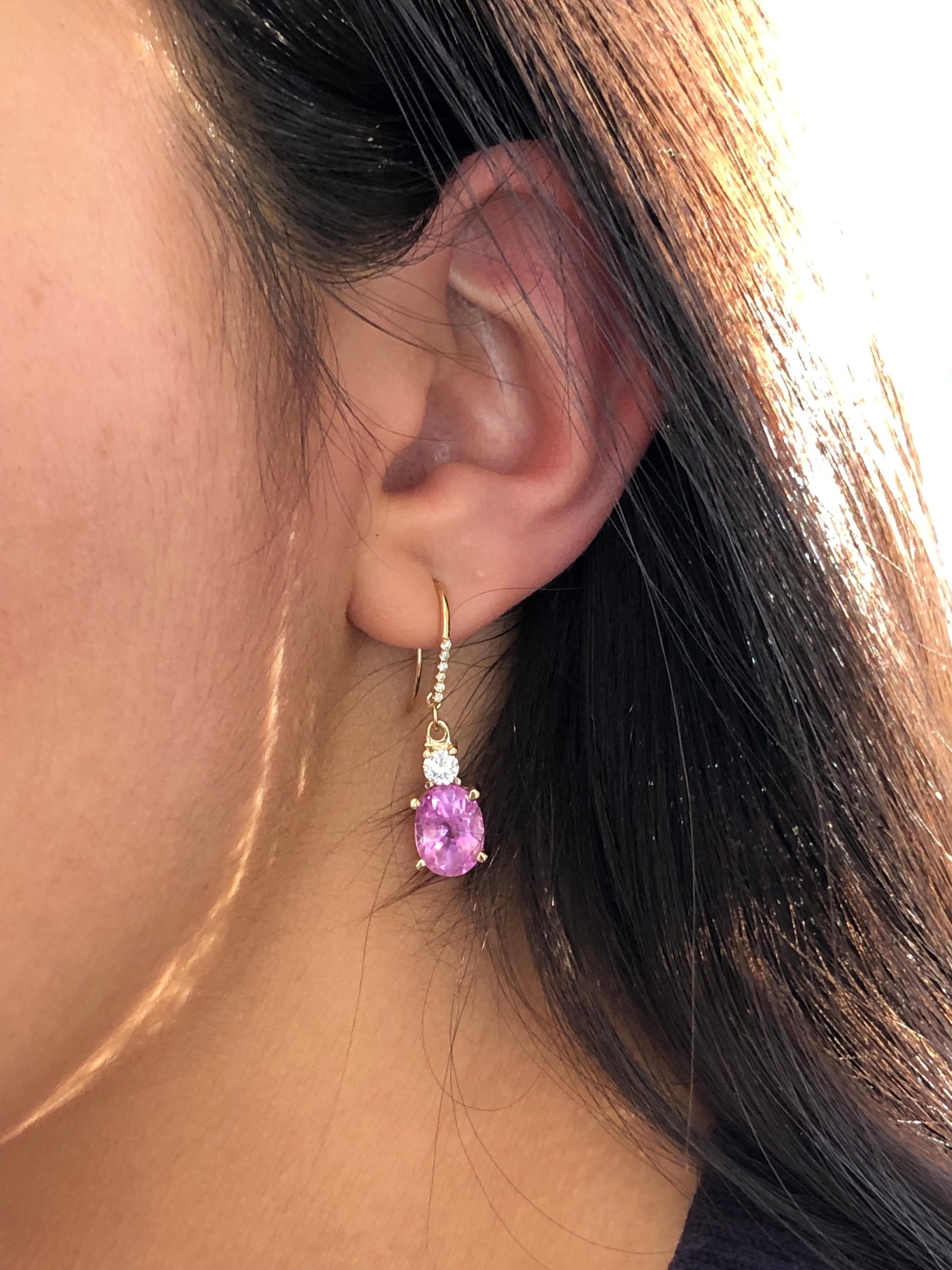 Contemporain Boucles d'oreilles en or 18 carats avec diamants et saphir rose naturel de Birmanie de 7,25 carats en vente