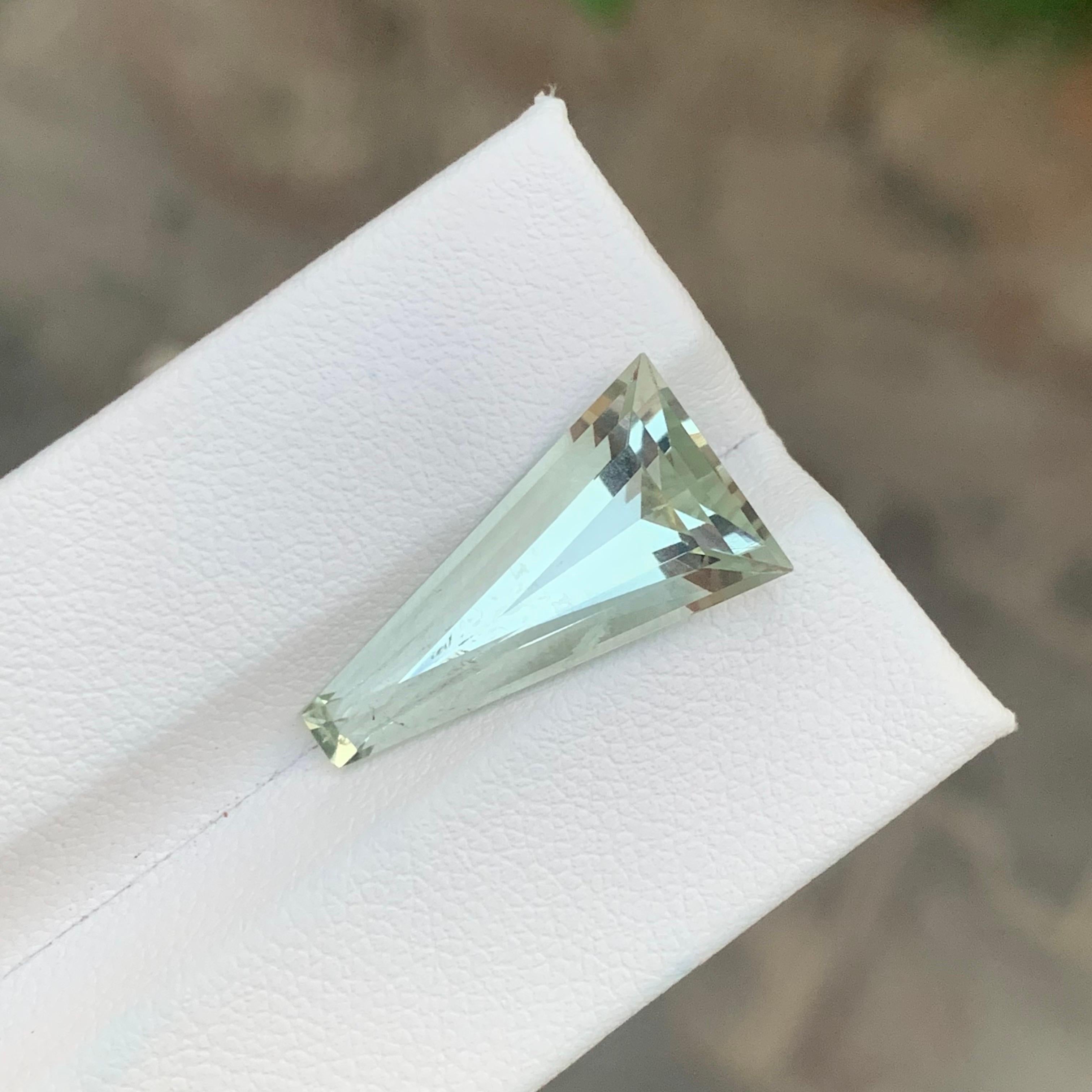 7.25 Carat Natural Loose Green Amethyst \ Prasiolite Long Trillion Shape Gem In New Condition For Sale In Peshawar, PK