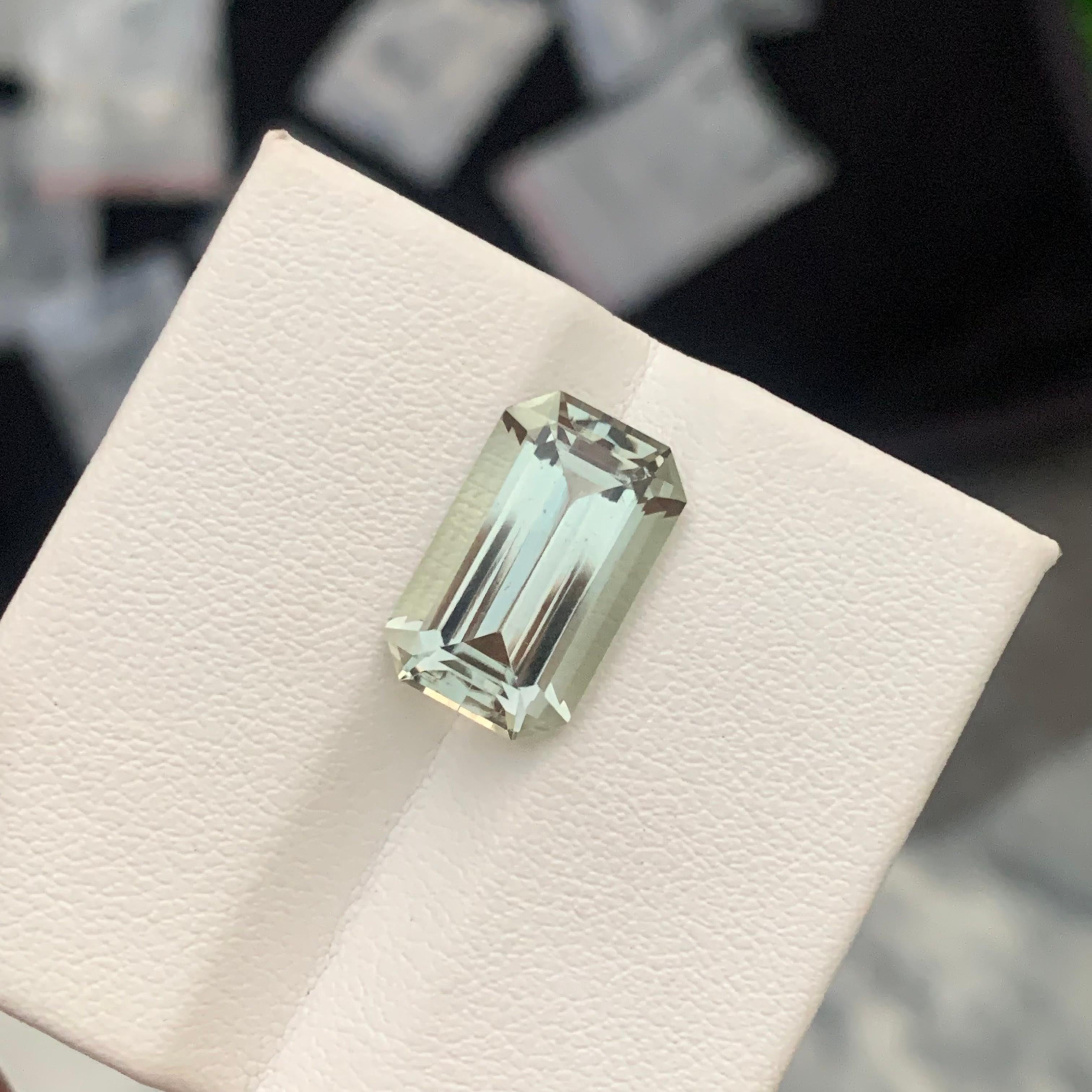 7.25 Carat Natural Loose Green Amethyst Ring Gem Emerald Shape from Brazil Mine In New Condition For Sale In Peshawar, PK