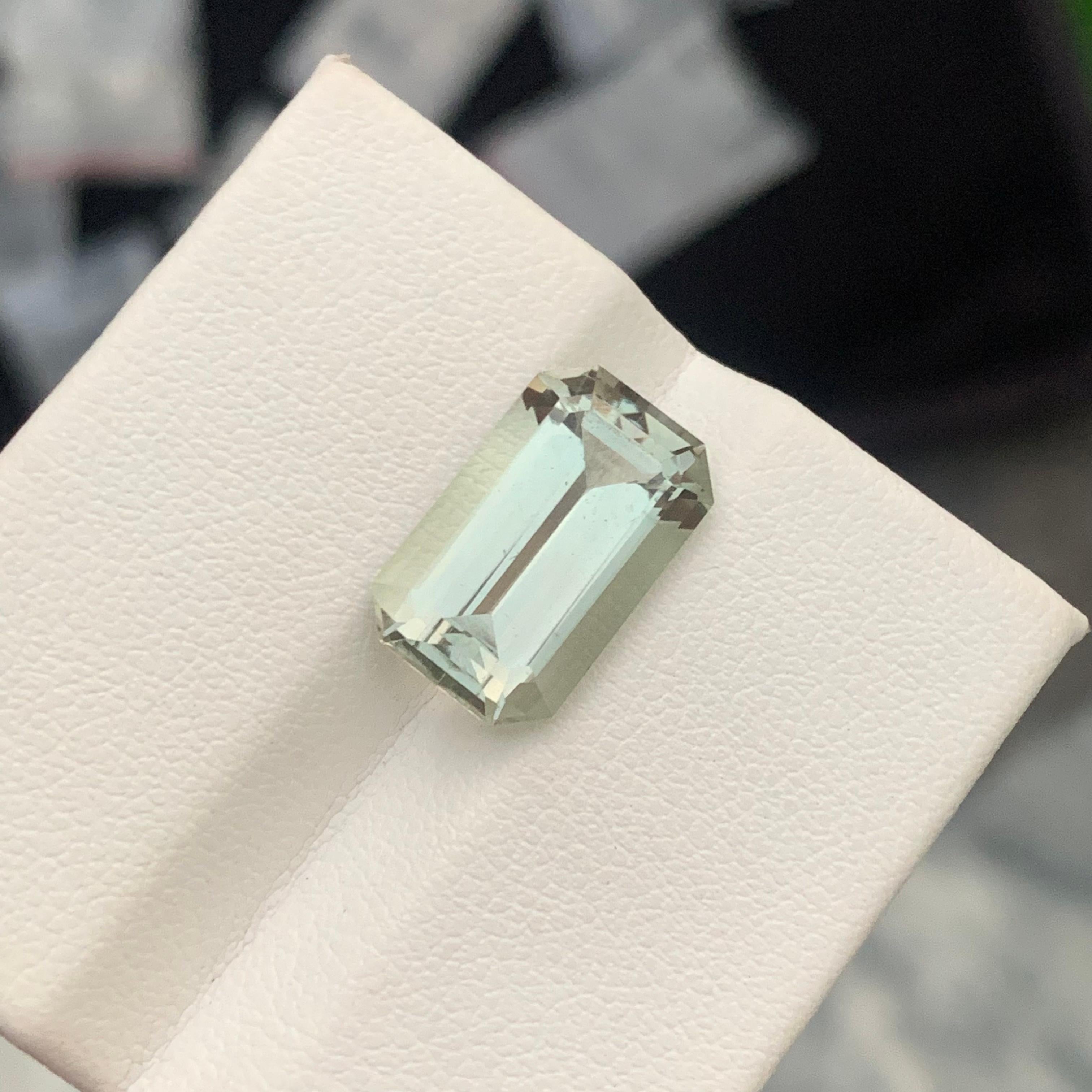 Women's or Men's 7.25 Carat Natural Loose Green Amethyst Ring Gem Emerald Shape from Brazil Mine For Sale