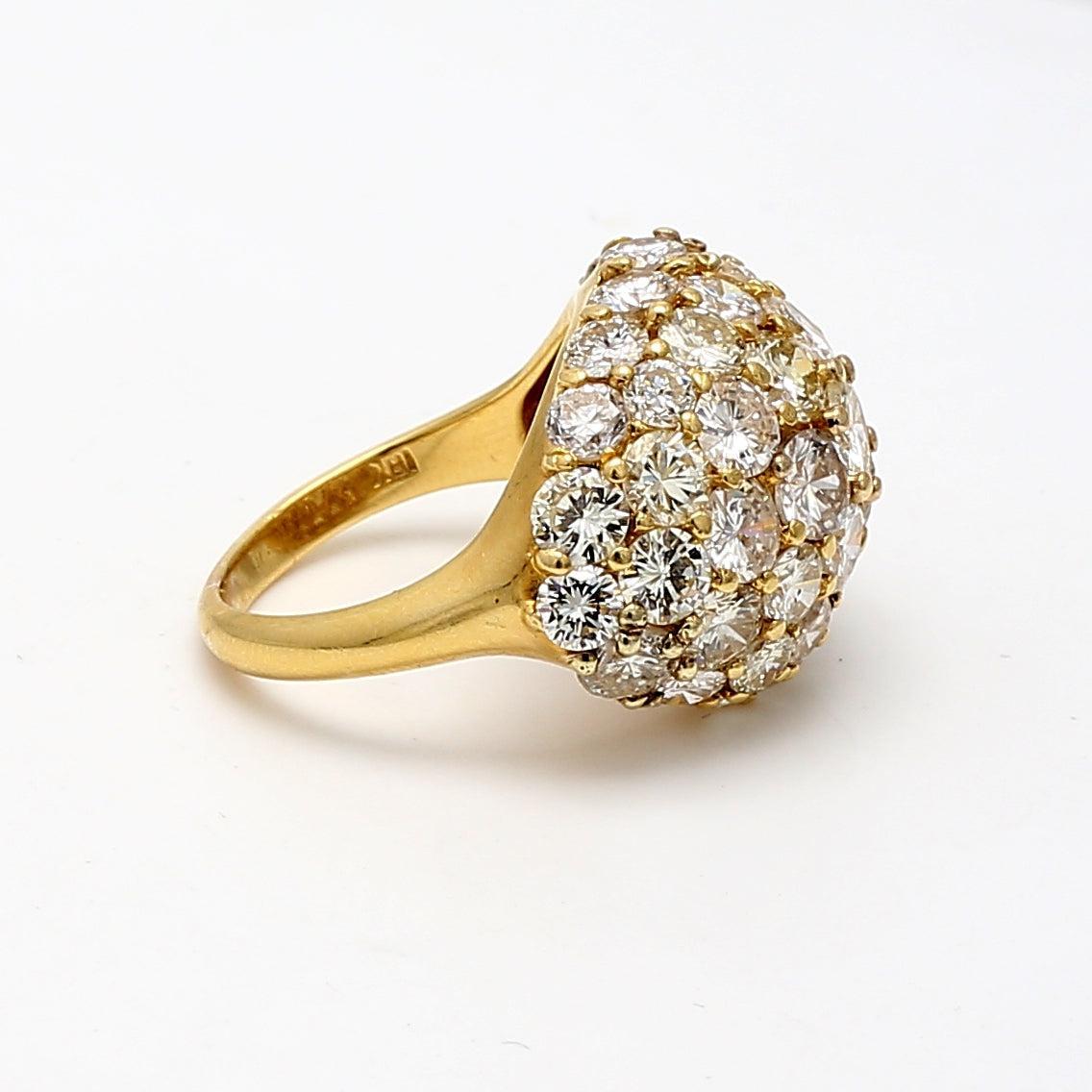 Brilliant Cut 7.25 Carat Round Brilliant G VS1 Diamond 18K Yellow Gold Cluster Ring For Sale