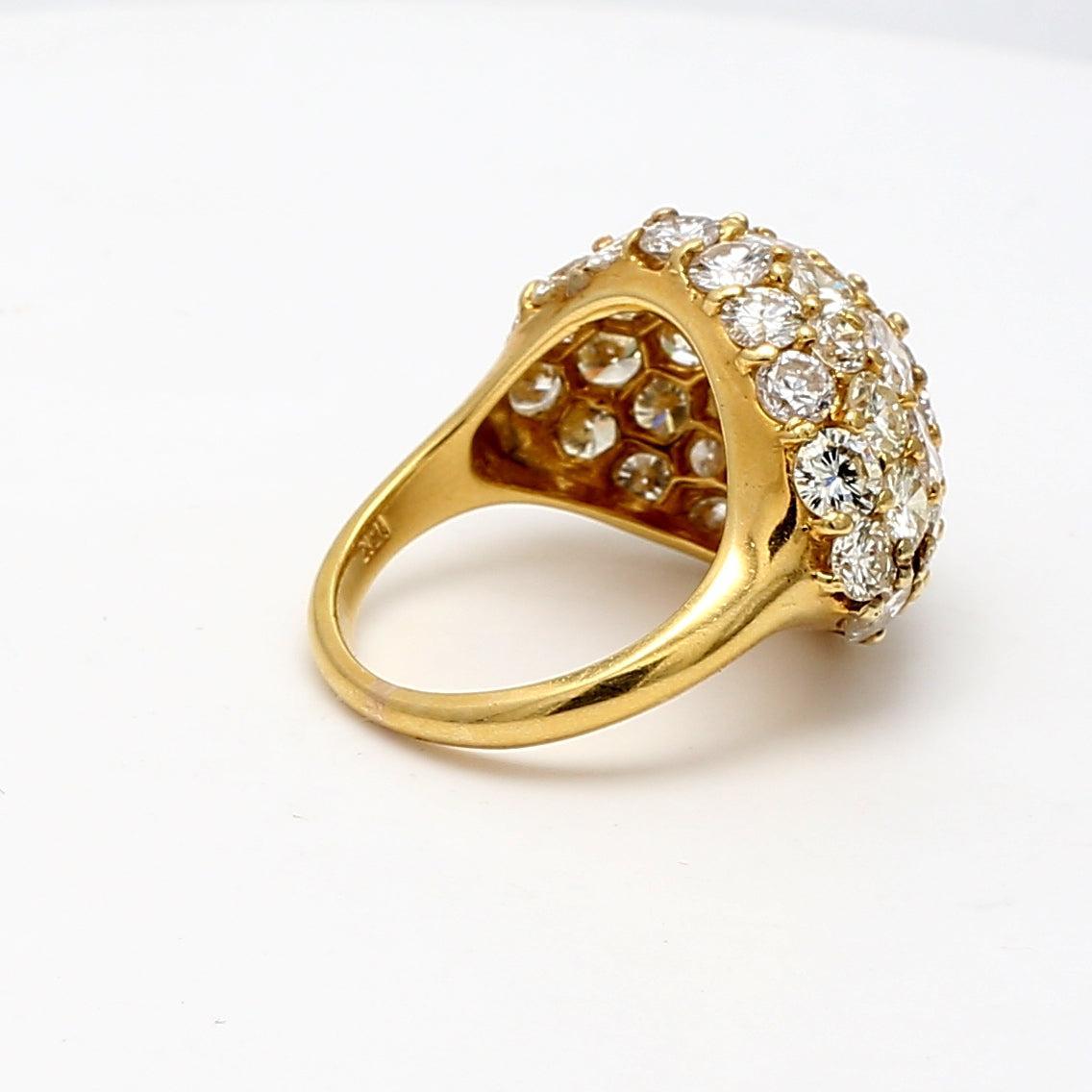 7.25 Carat Round Brilliant G VS1 Diamond 18K Yellow Gold Cluster Ring In Good Condition For Sale In New York, NY
