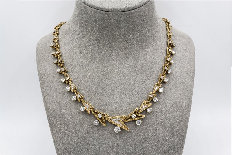 7.25 Carat Round Diamond Fashion Arrowhead Necklace For Sale at 1stDibs