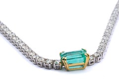 7.25 Carat VS G White Gold Tennis Necklace with Colombian Emerald Carat 2.15