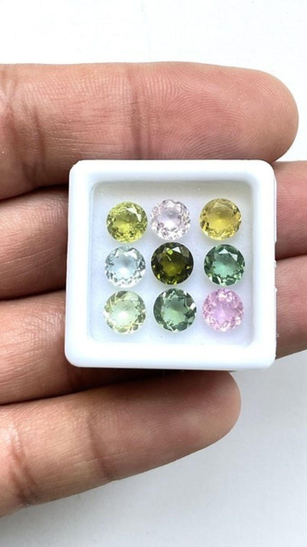Art Déco Coppia di tormaline da 7,25 carati, pietre tormaline rotonde da 6 mm di colore misto in vendita