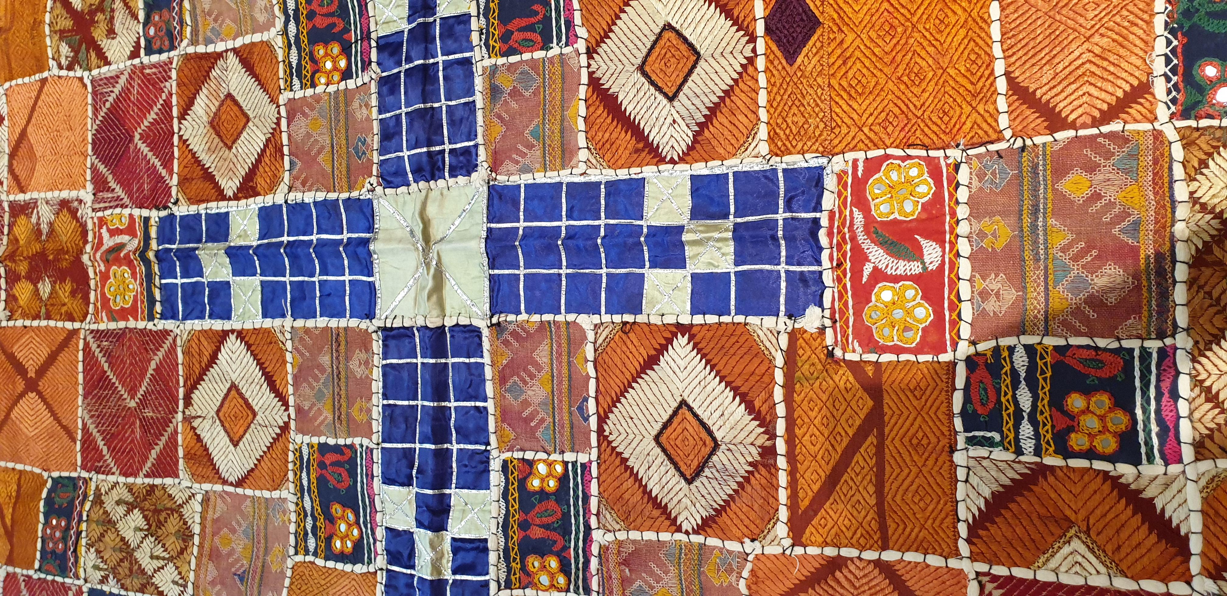 Arts and Crafts 725, Très beau patchwork de textiles indiens du 20ème siècle en vente