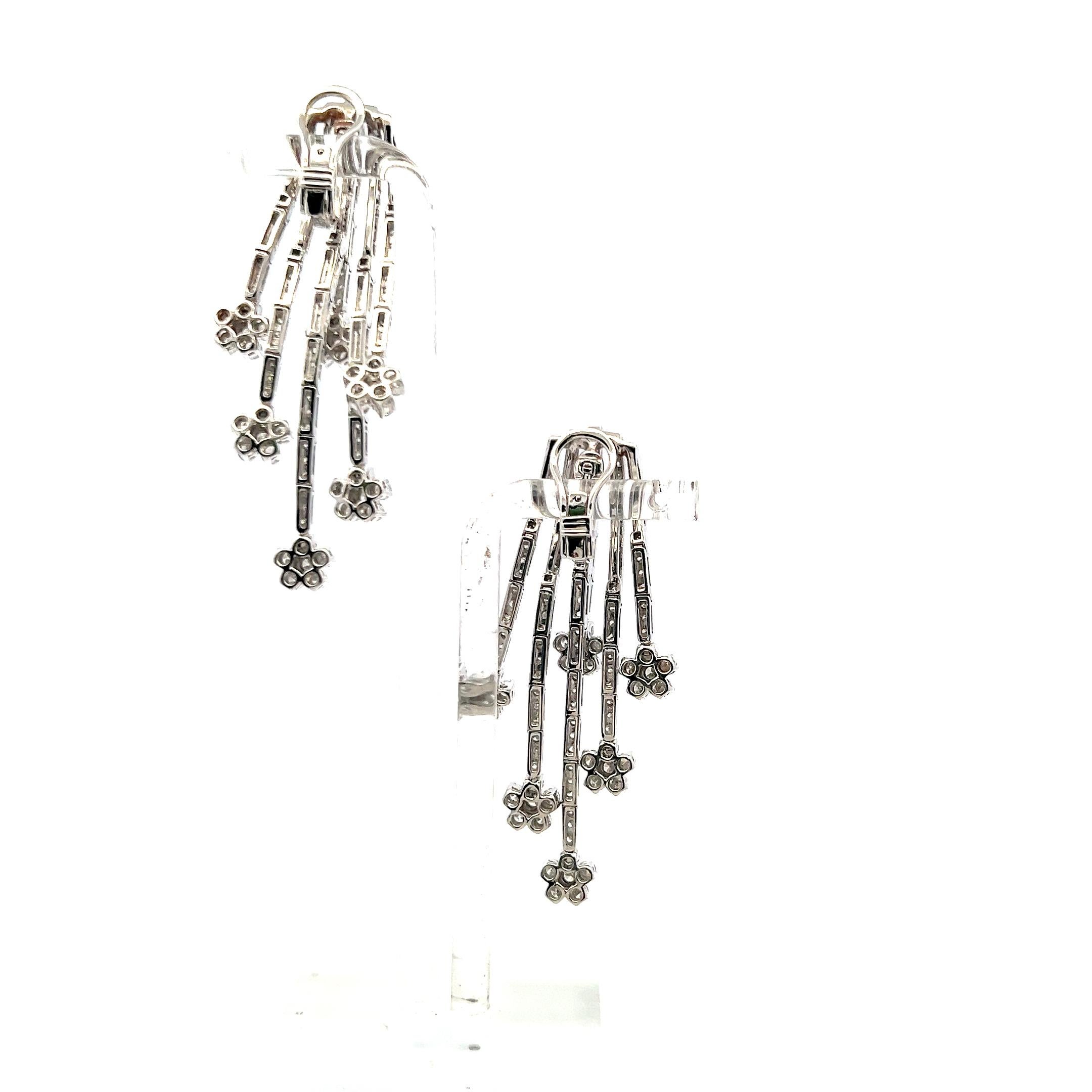 Taglio brillante Orecchini pendenti con diamanti tondi e brillanti da 7,25 carati in oro bianco 18 carati (F VS) in vendita