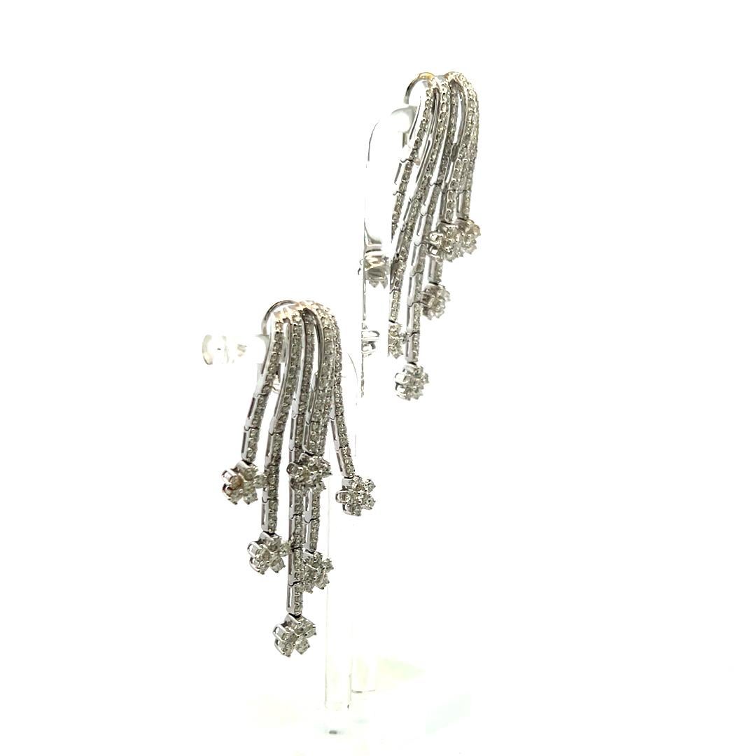 Orecchini pendenti con diamanti tondi e brillanti da 7,25 carati in oro bianco 18 carati (F VS) in vendita 2