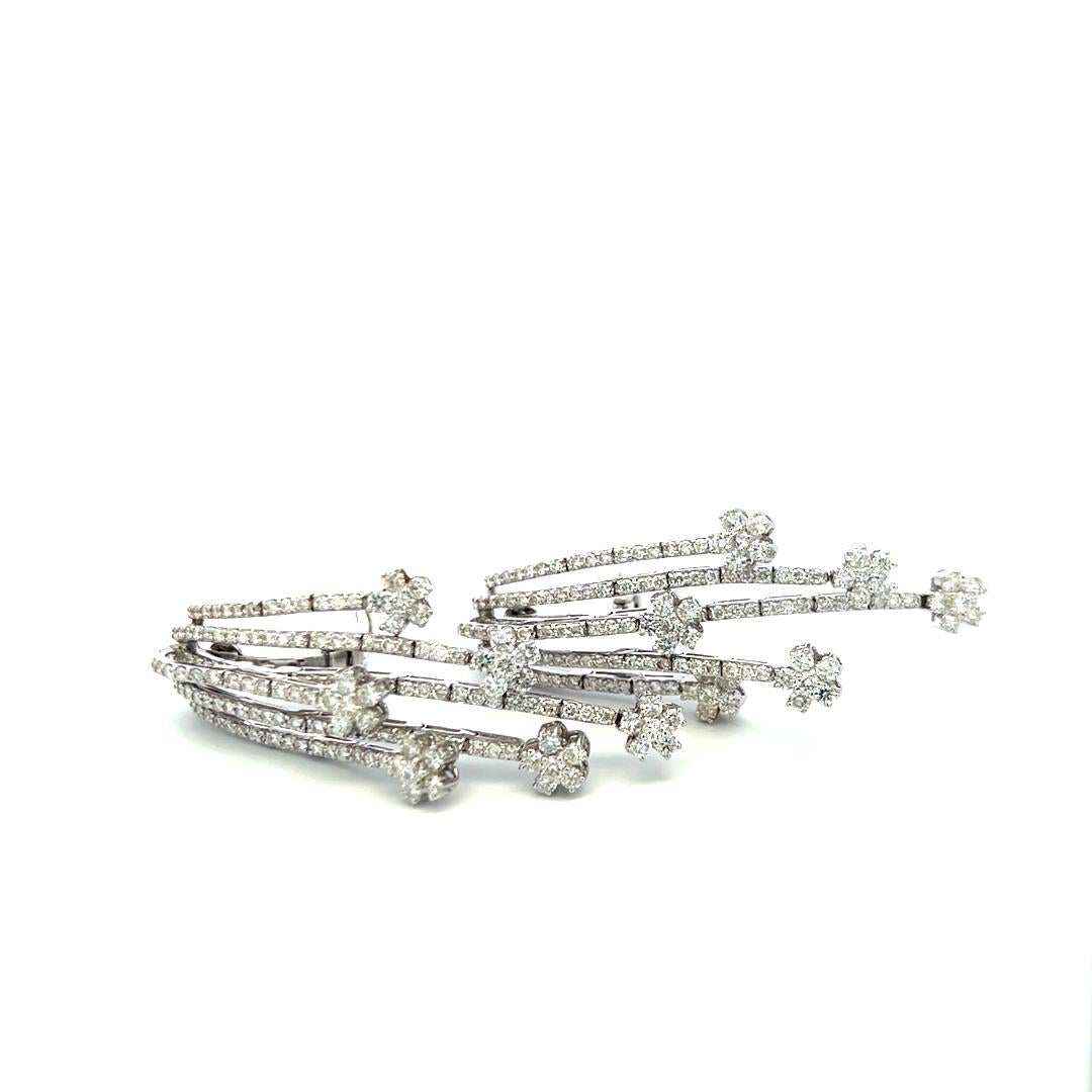 Orecchini pendenti con diamanti tondi e brillanti da 7,25 carati in oro bianco 18 carati (F VS) in vendita 3