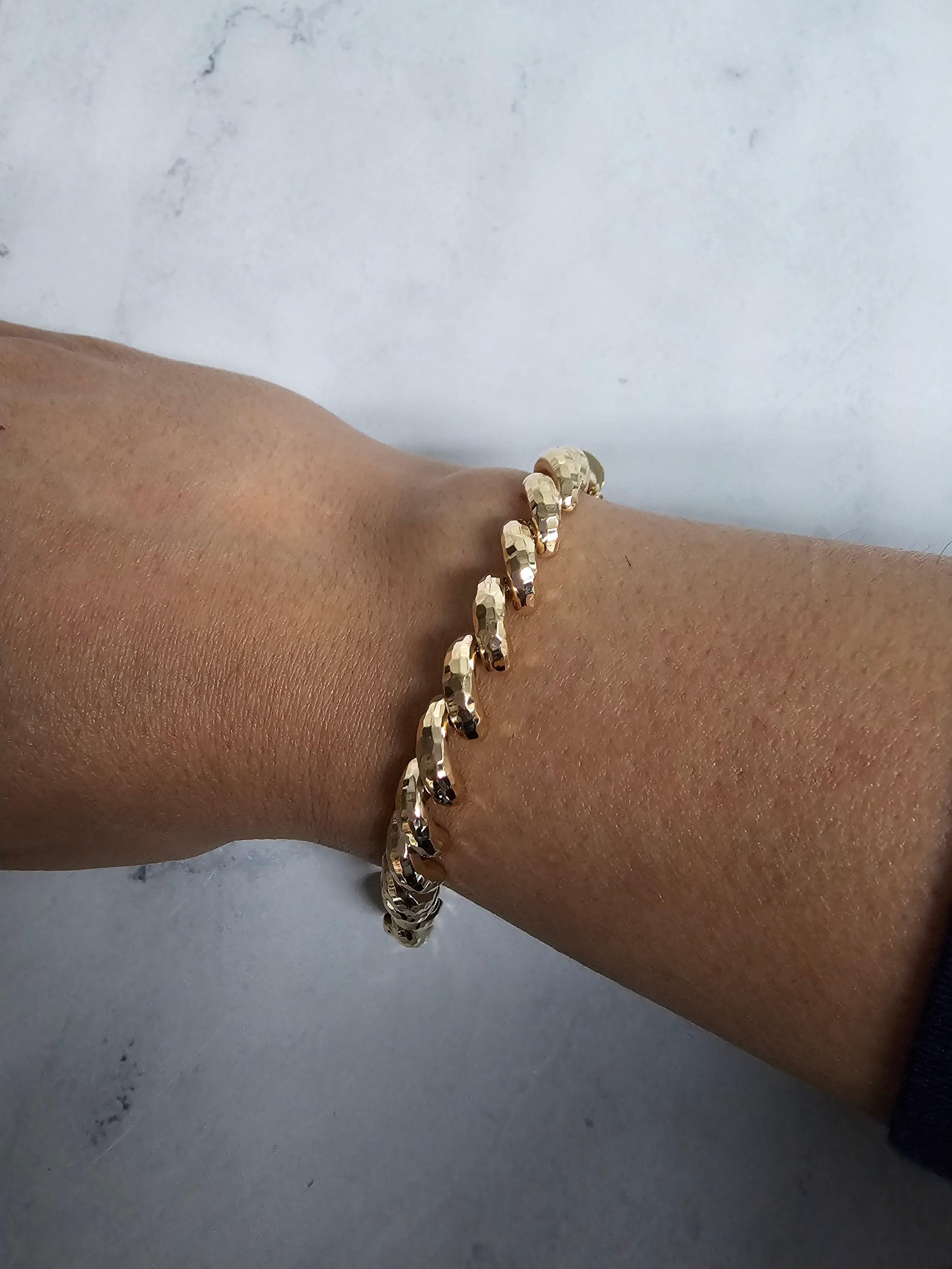 ♥ Riepilogo del prodotto ♥

Metallo: oro giallo 14k
Peso: 14 grammi
Lunghezza: 7 pollici
Dimensioni: 7MM

Oro massiccio, non riempito o placcato 