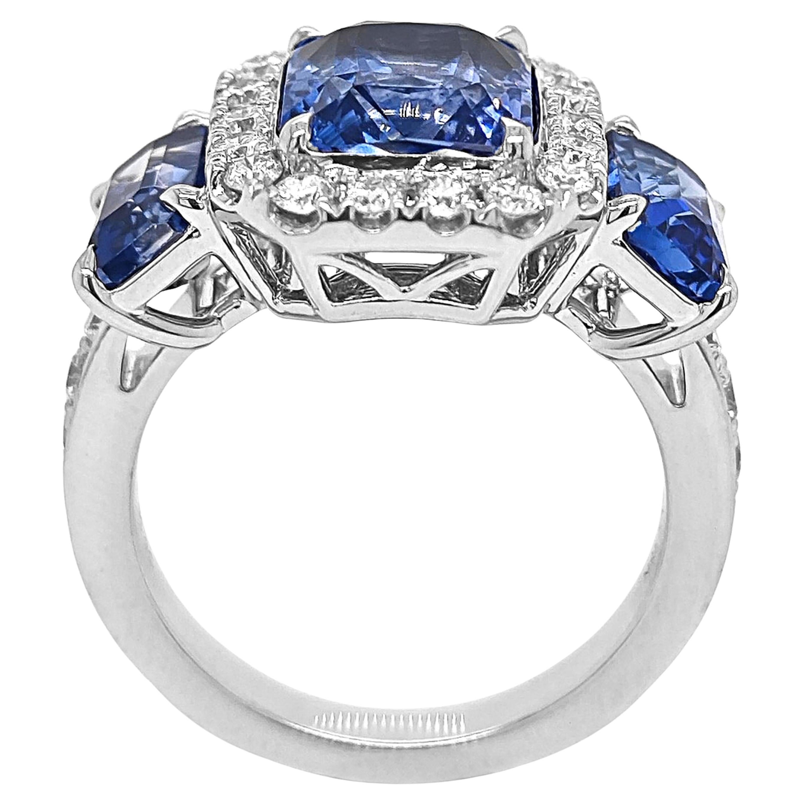 7.26 Carat Sapphire and White Diamond White Gold Ring en venta