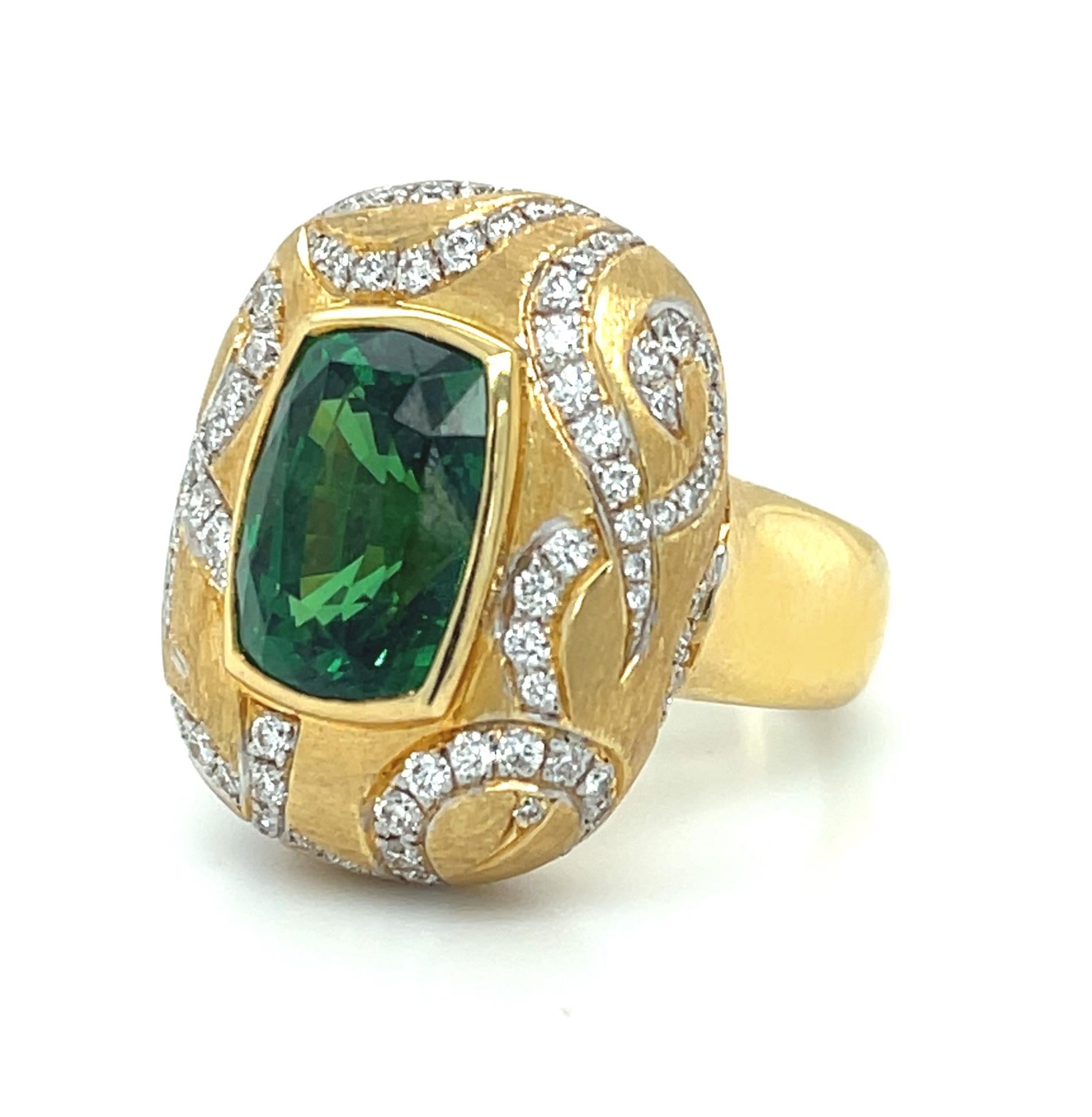 7.26 Carat Tsavorite Garnet and Diamond 18k Yellow Gold Handmade Ring For Sale 1