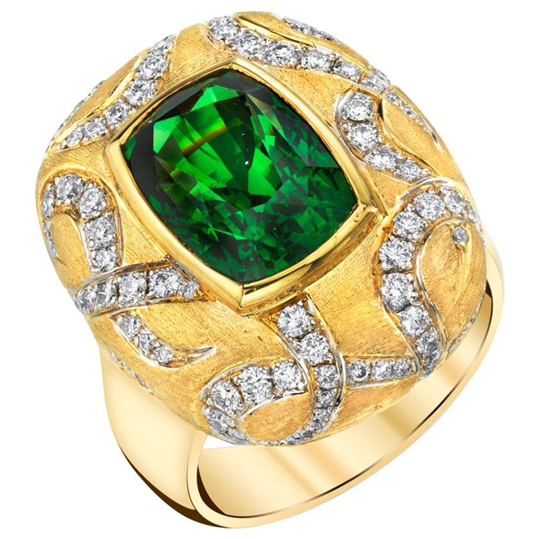 7.26 Carat Tsavorite Garnet and Diamond 18k Yellow Gold Handmade Ring For Sale