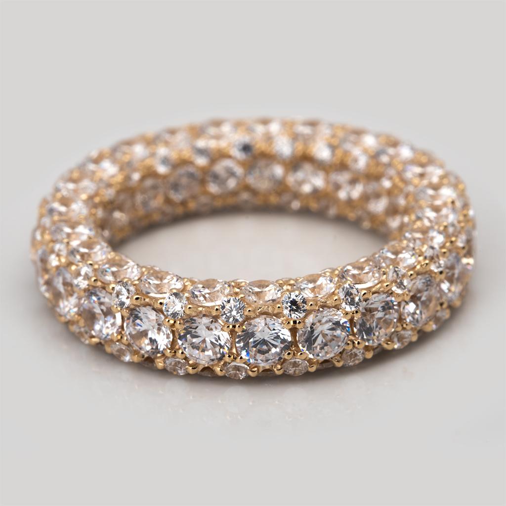 7.26 carats Eternity x Eternity Diamond Ring In New Condition For Sale In Niagara On The Lake, ON