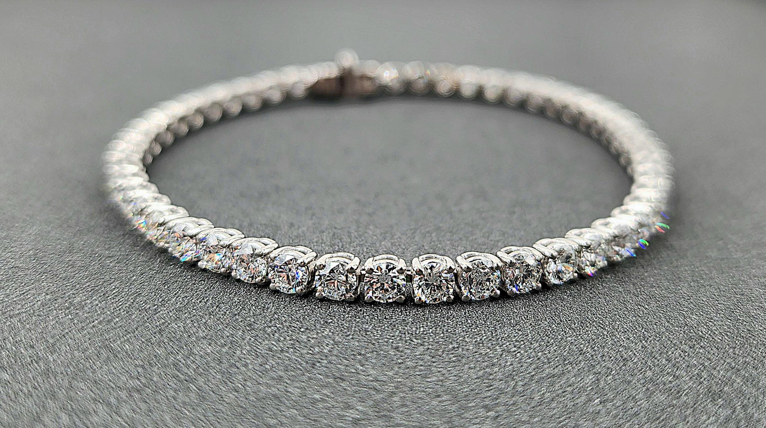 Modern 7.26 ct Diamond Tennis Bracelet For Sale