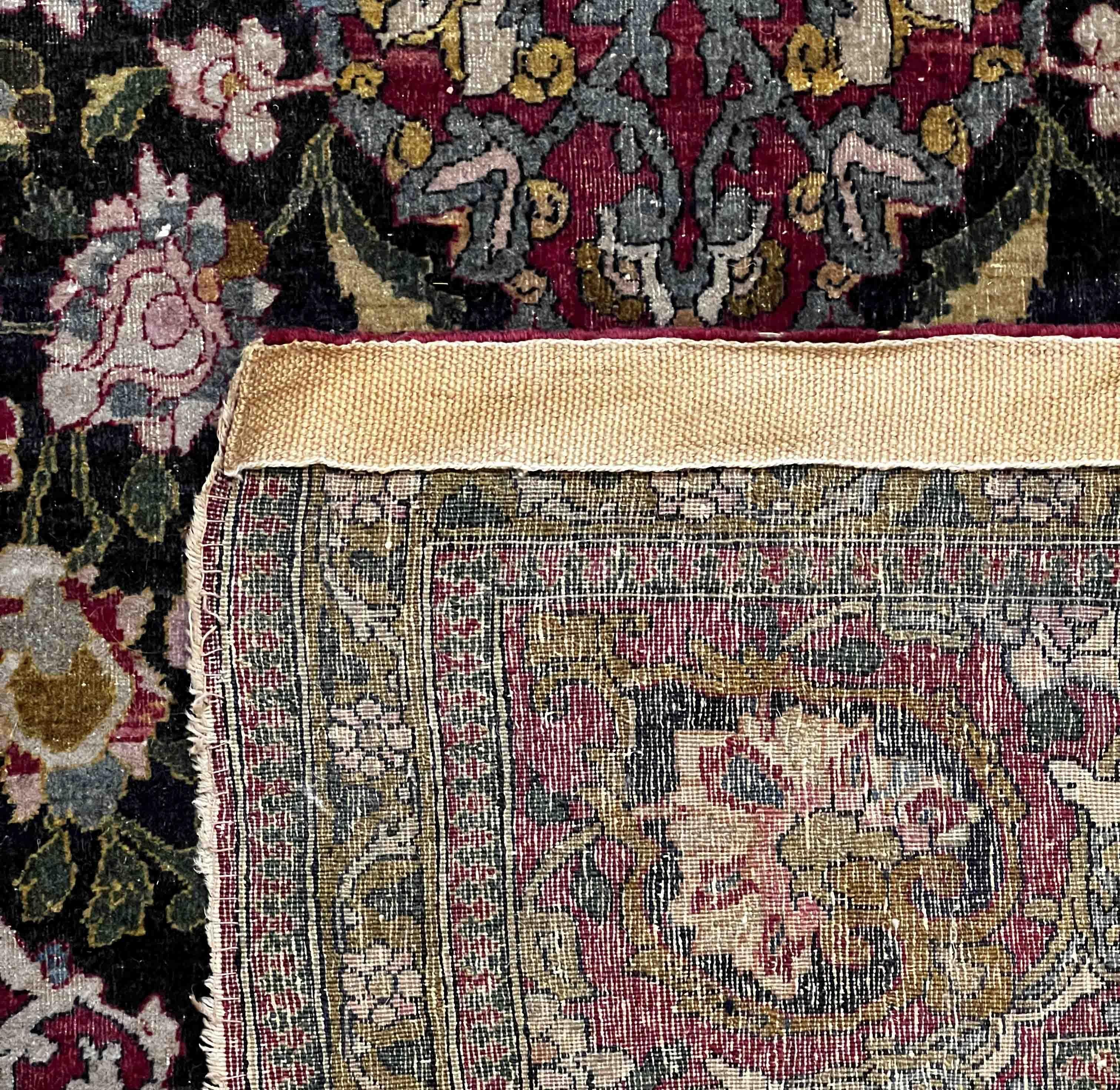 727, Schöner Vintage-Teppich mit Blumenmuster im Zustand „Hervorragend“ im Angebot in Paris, FR