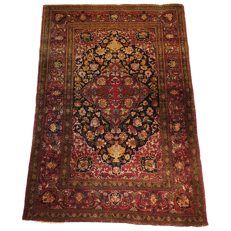 727, Beautiful Vintage Floral Design Rug For Sale at 1stDibs