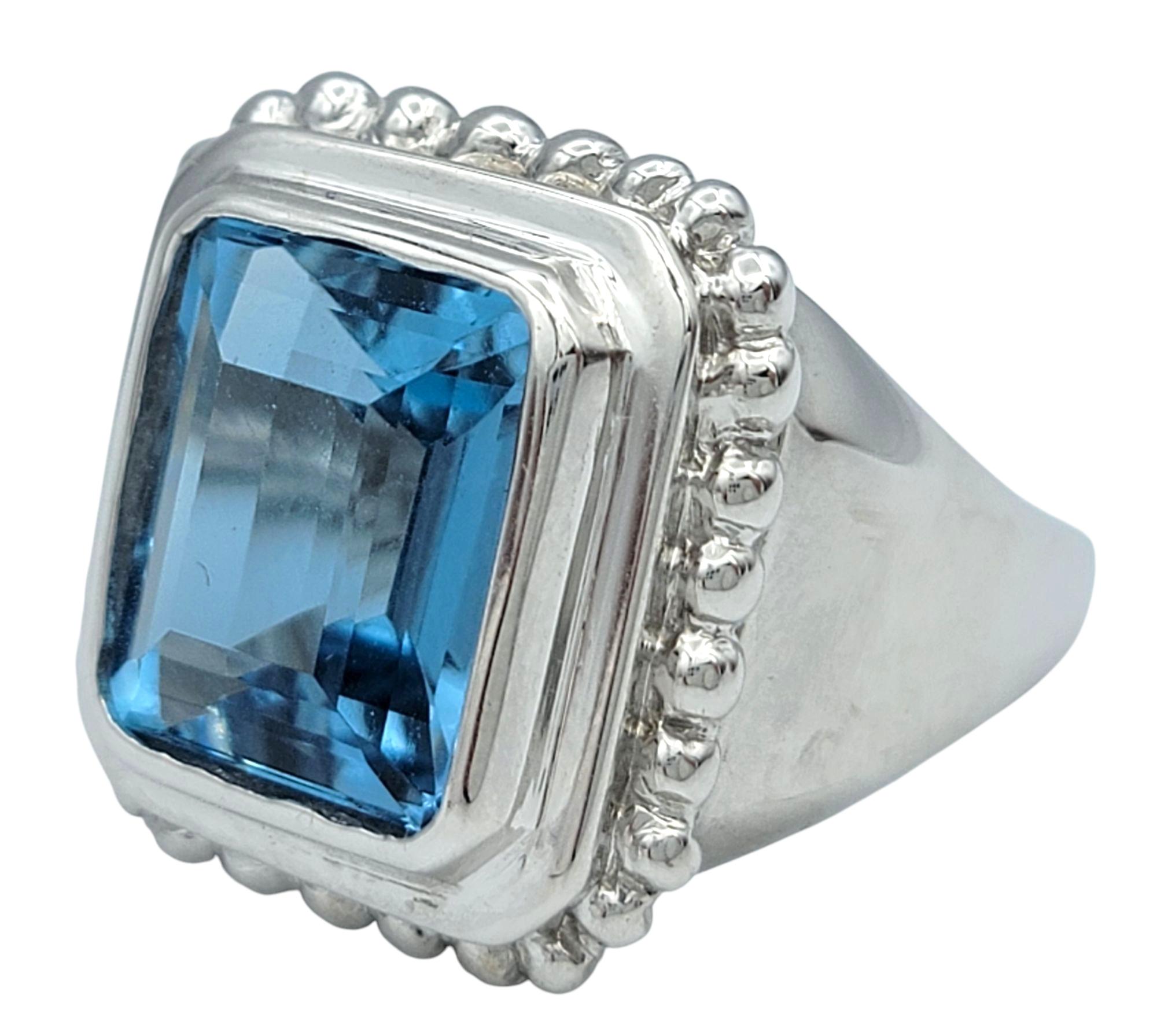 7,27 Karat Blauer Topas im Smaragdschliff mit Wellenschliff und Wellenschliff in 14 Karat Gold Cocktail-Ring (Zeitgenössisch) im Angebot