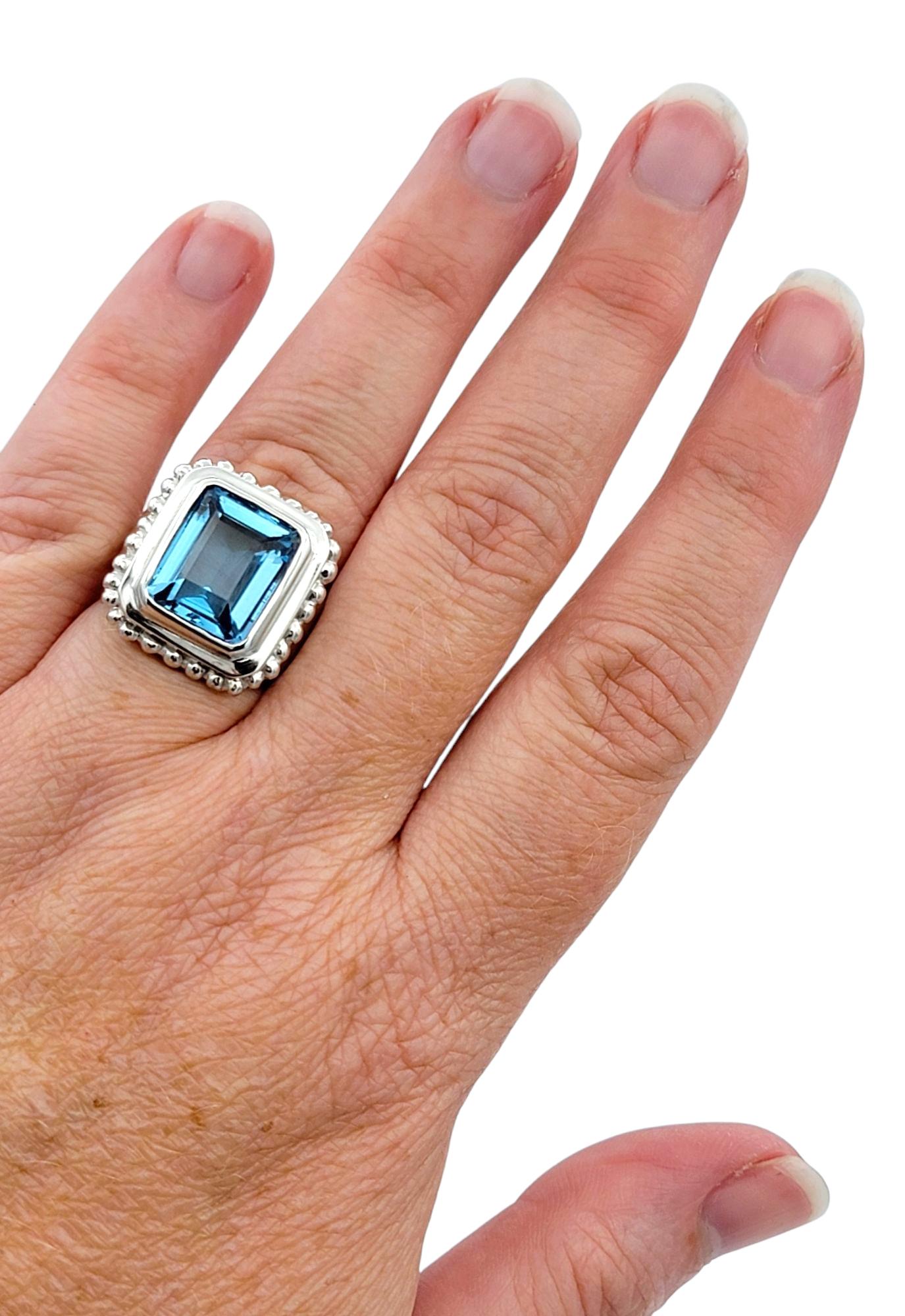 7,27 Karat Blauer Topas im Smaragdschliff mit Wellenschliff und Wellenschliff in 14 Karat Gold Cocktail-Ring im Angebot 2