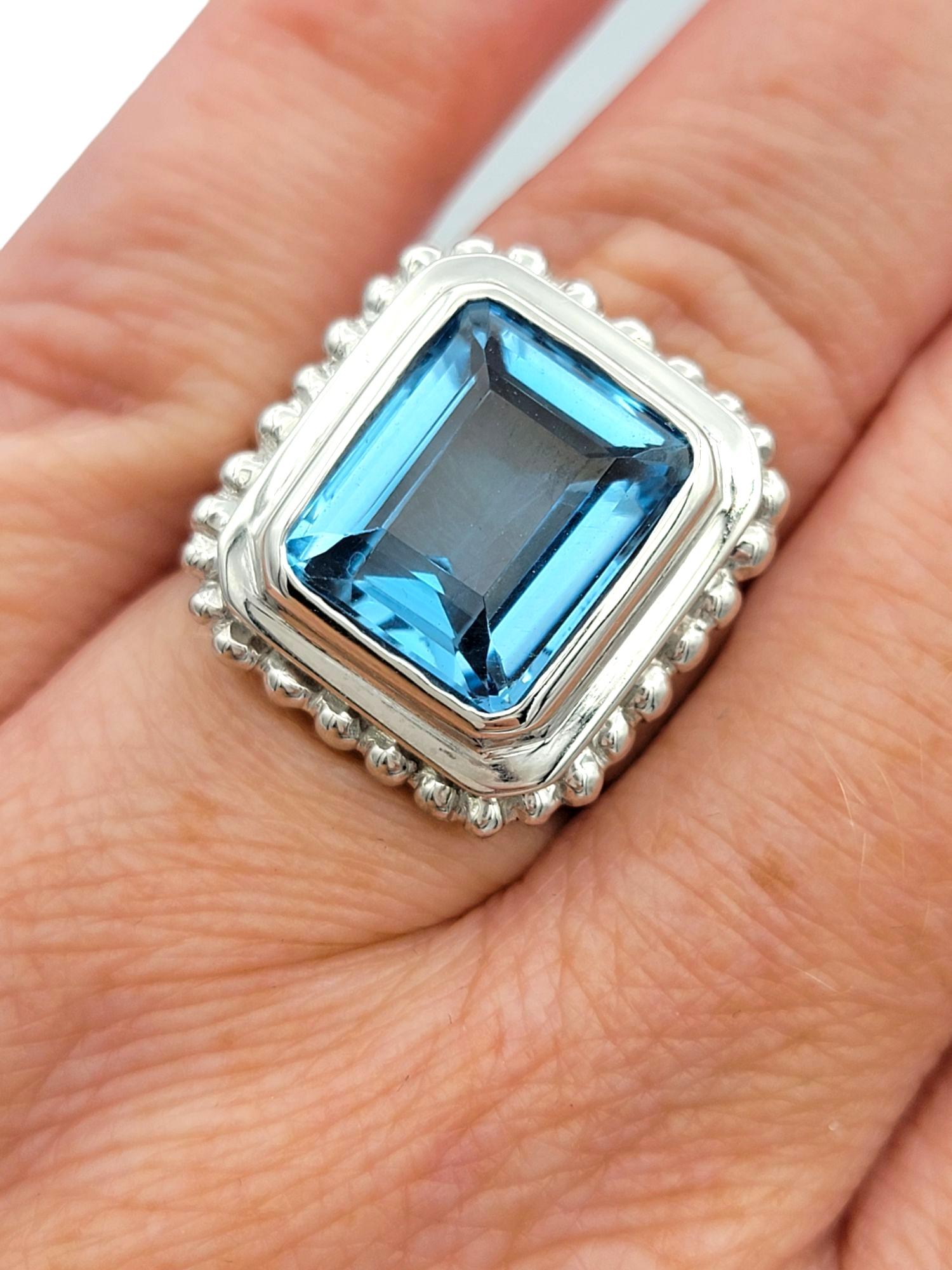 7,27 Karat Blauer Topas im Smaragdschliff mit Wellenschliff und Wellenschliff in 14 Karat Gold Cocktail-Ring im Angebot 3
