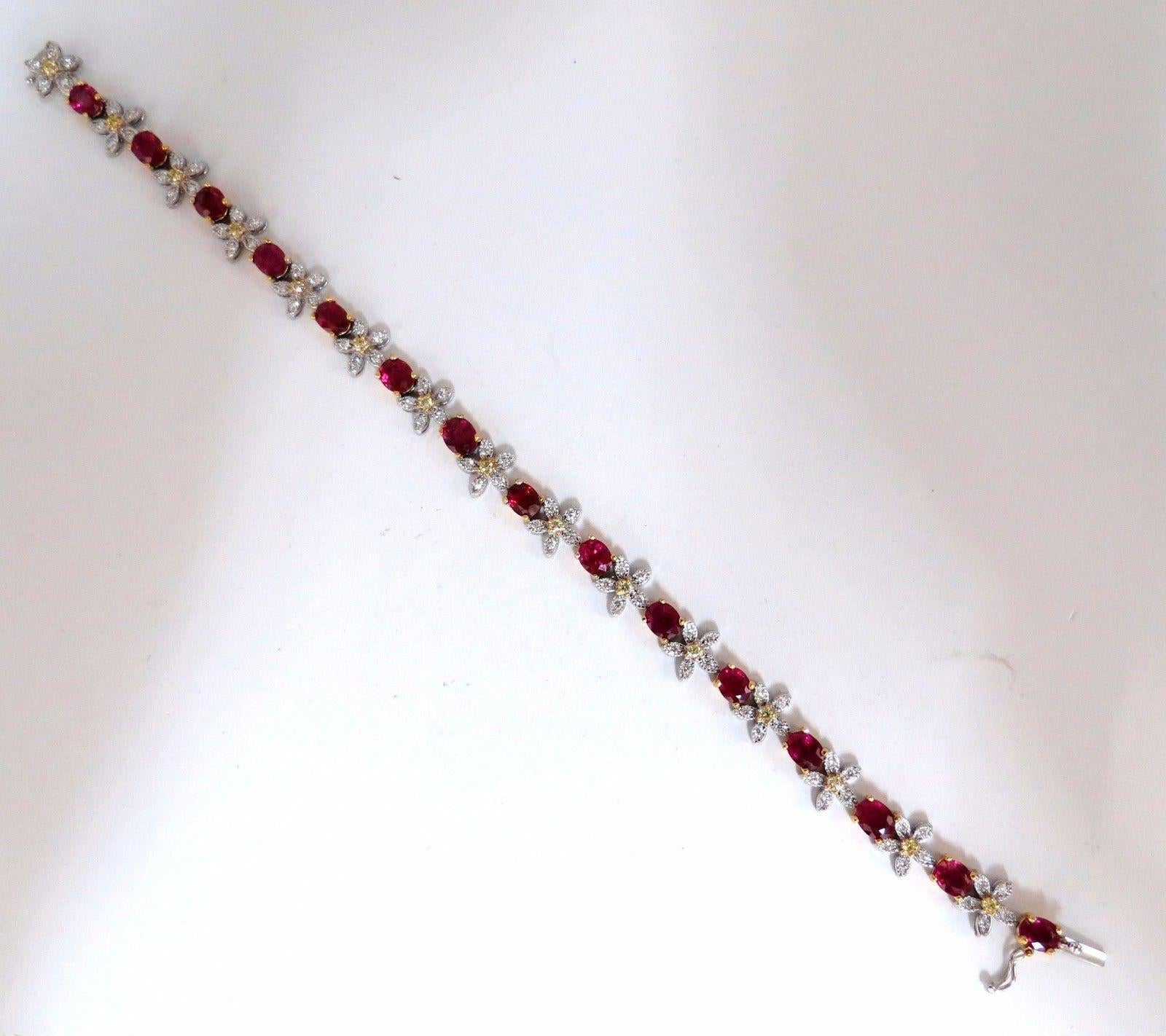 Taille ovale Bracelet tennis en or 18 carats avec grappe de fleurs en diamants et rubis naturels rouges de 7,27 carats en vente