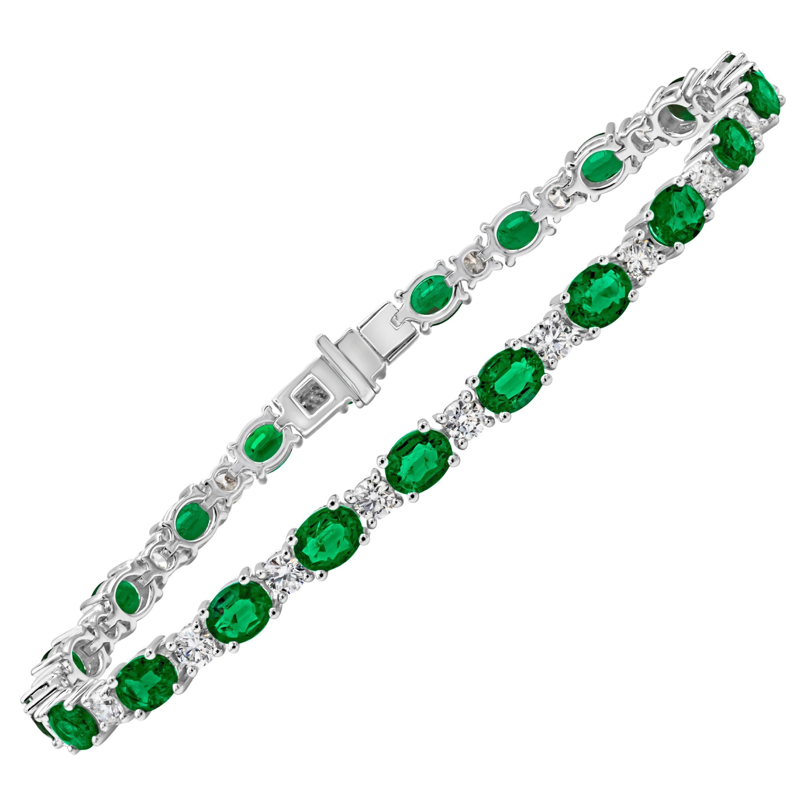 Roman Malakov 5.33 Carat Oval Cut Colombian Emerald with Diamond Tennis Bracelet For Sale