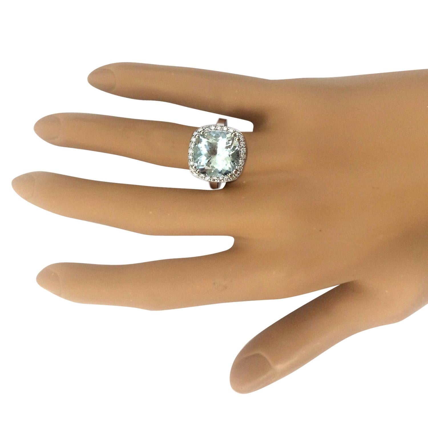 Women's Natural Aquamarine 14 Karat Solid White Gold Diamond Ring For Sale