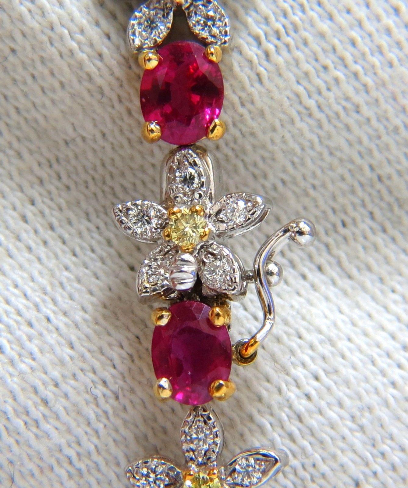 Taille ovale Bracelet tennis en or 18 carats avec grappe de fleurs en diamants et rubis naturels rouges de 7,28 carats en vente