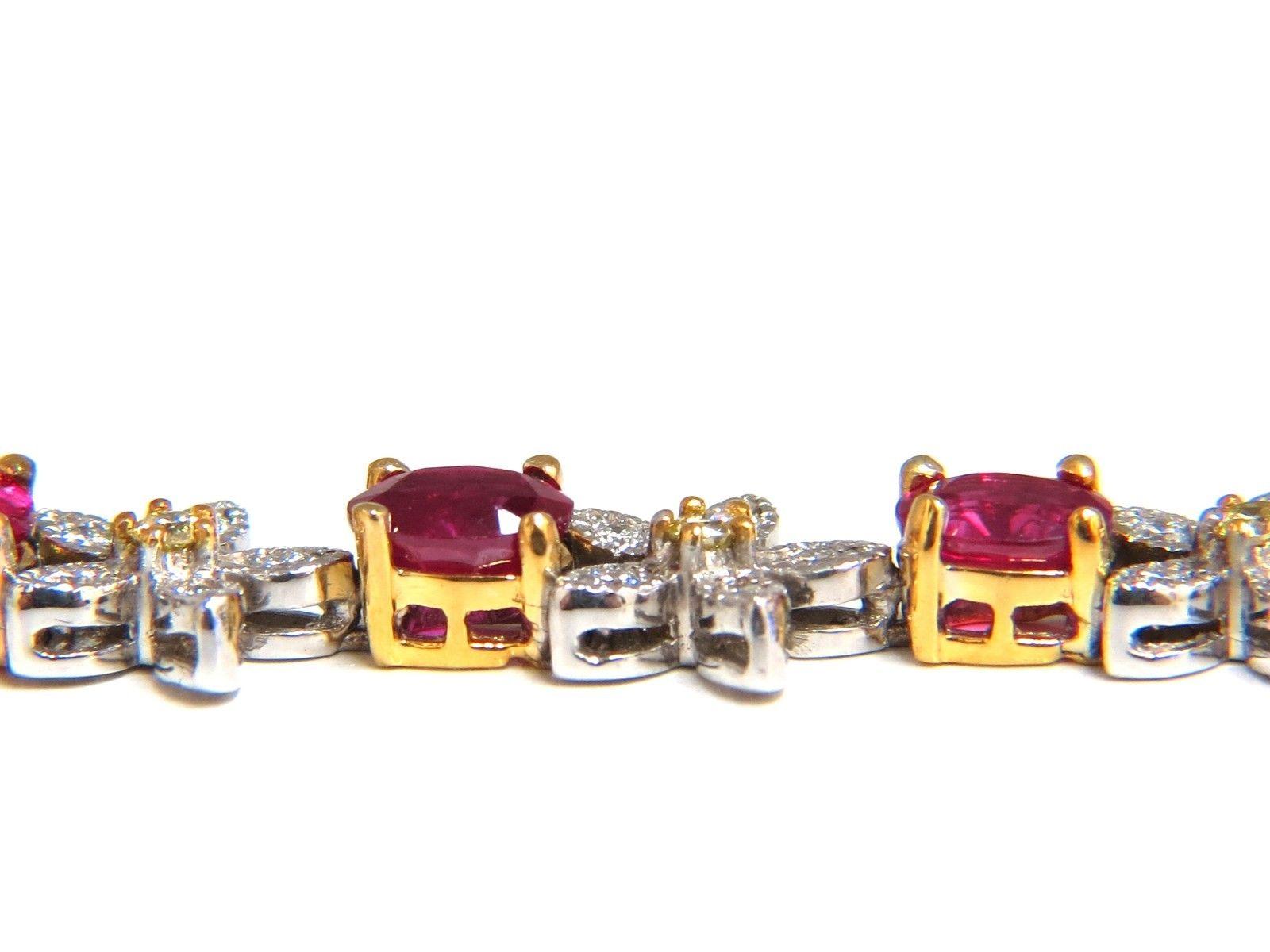 Bracelet tennis en or 18 carats avec grappe de fleurs en diamants et rubis naturels rouges de 7,28 carats Neuf - En vente à New York, NY