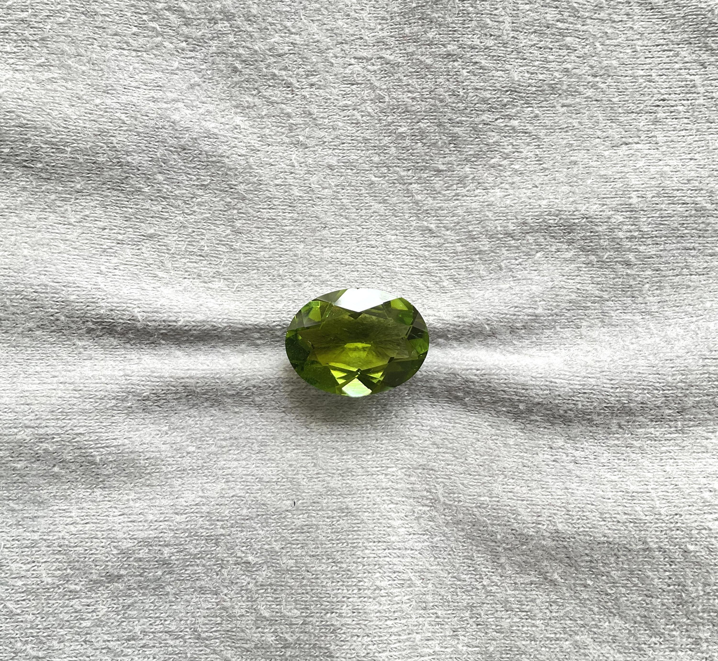 7,28 carati di tormalina verde ovale sfaccettata Pietra di alta gioielleria Gemma naturale

Pietra preziosa - Tormalina
Peso - 7,28 carati
Dimensioni -  15.5x12x6 mm
Forma - Pietra dal taglio ovale