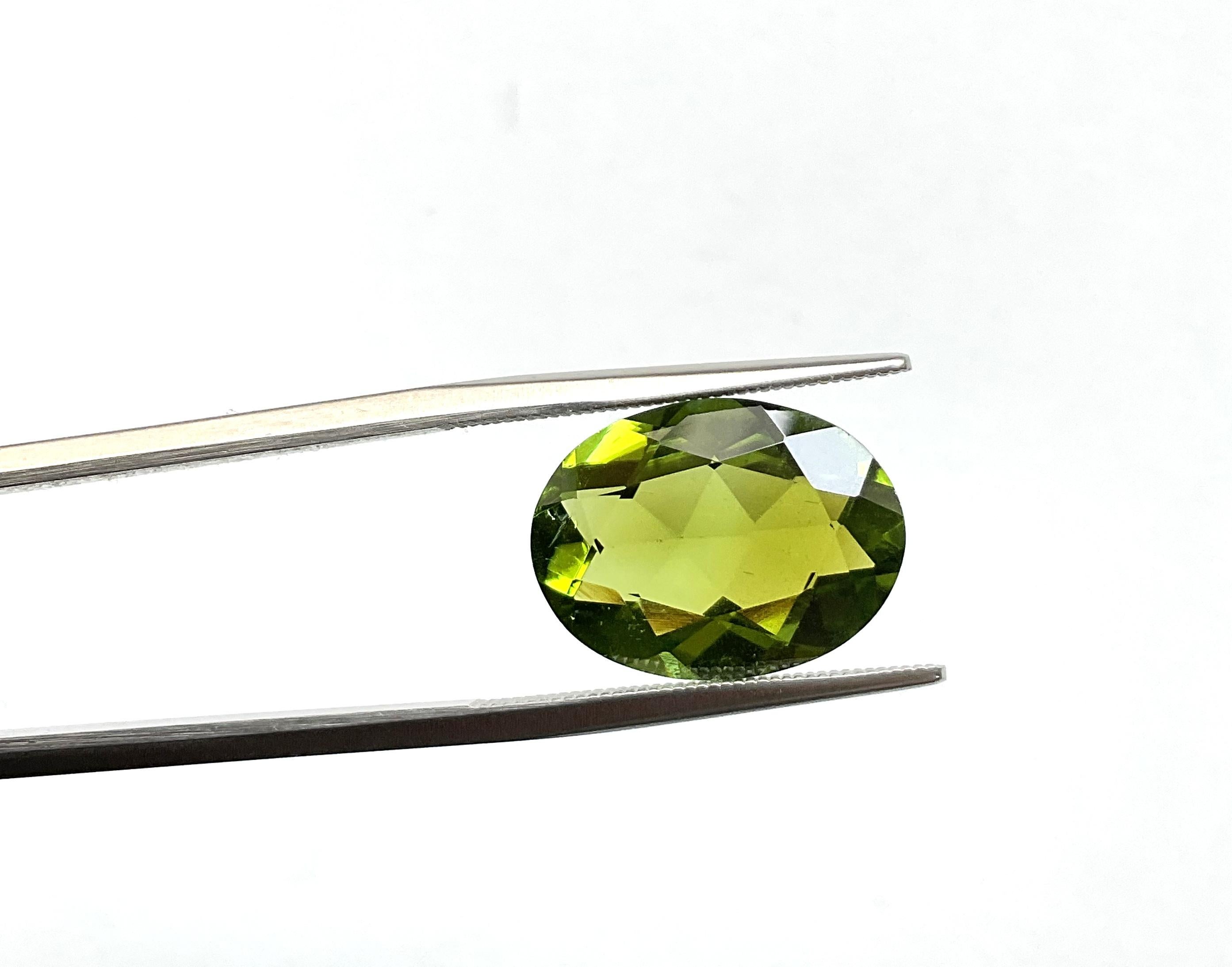 da uomo o donna 7,28 carati di tormalina verde ovale sfaccettata Pietra da taglio Fine Gioielleria Gemma naturale in vendita