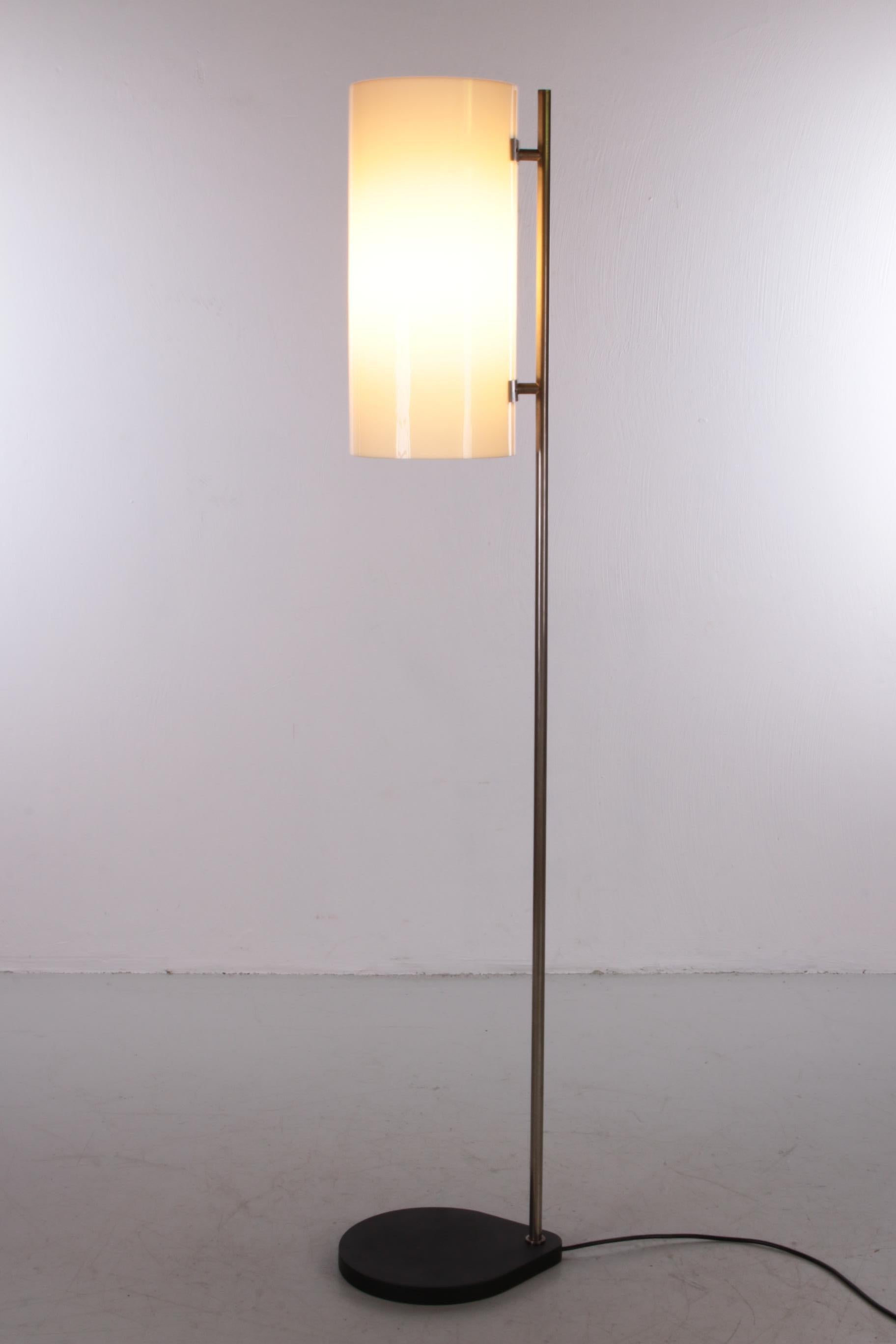 729 / 5000 Vertaalresultaten Vintage Floor Lamp Danish Design by Louis Poulssen 3