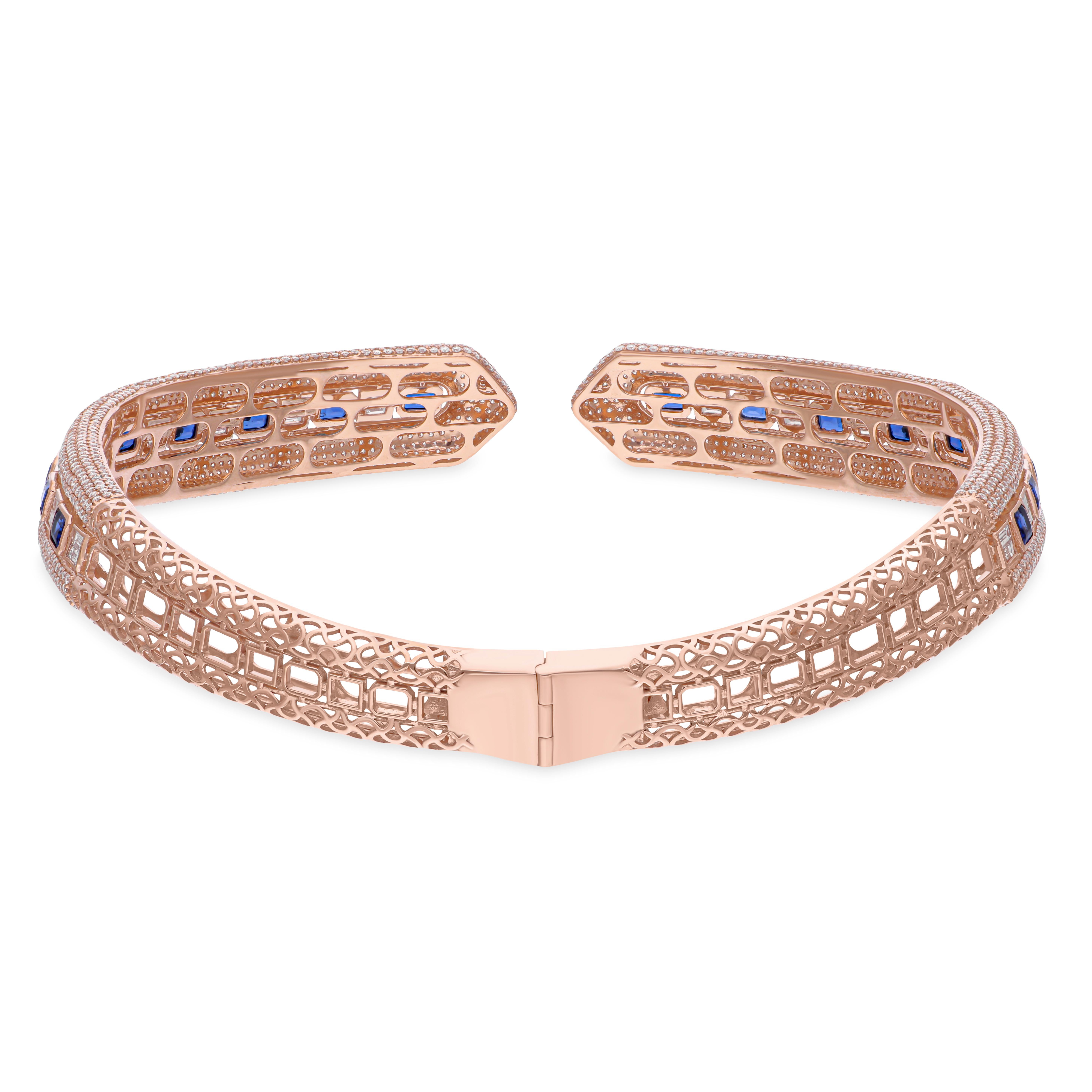Moderno 7,29 carati di gemma blu 18,25 carati di diamante SI/H Collana con girocollo in oro rosa 18k in vendita