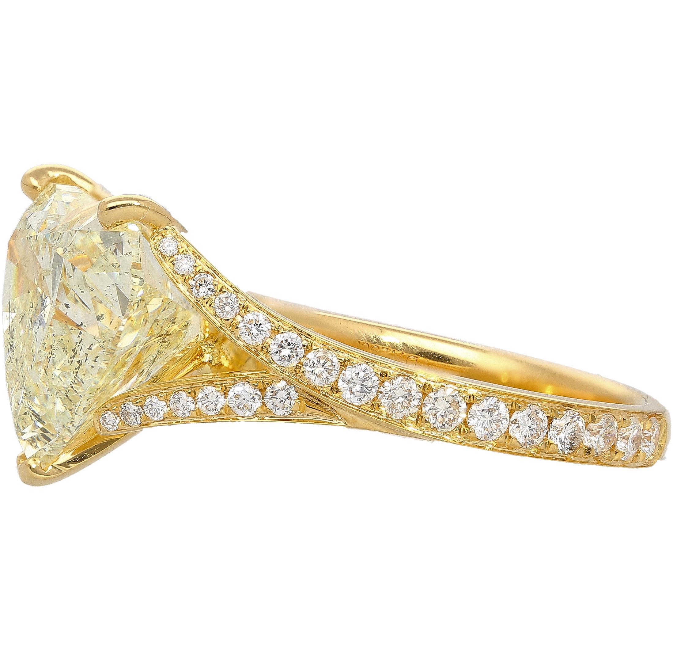 Anello di fidanzamento vintage 18k da 7,29 carati con taglio a cuore e K/I1 di diamanti naturali In condizioni Nuovo in vendita a Miami, FL