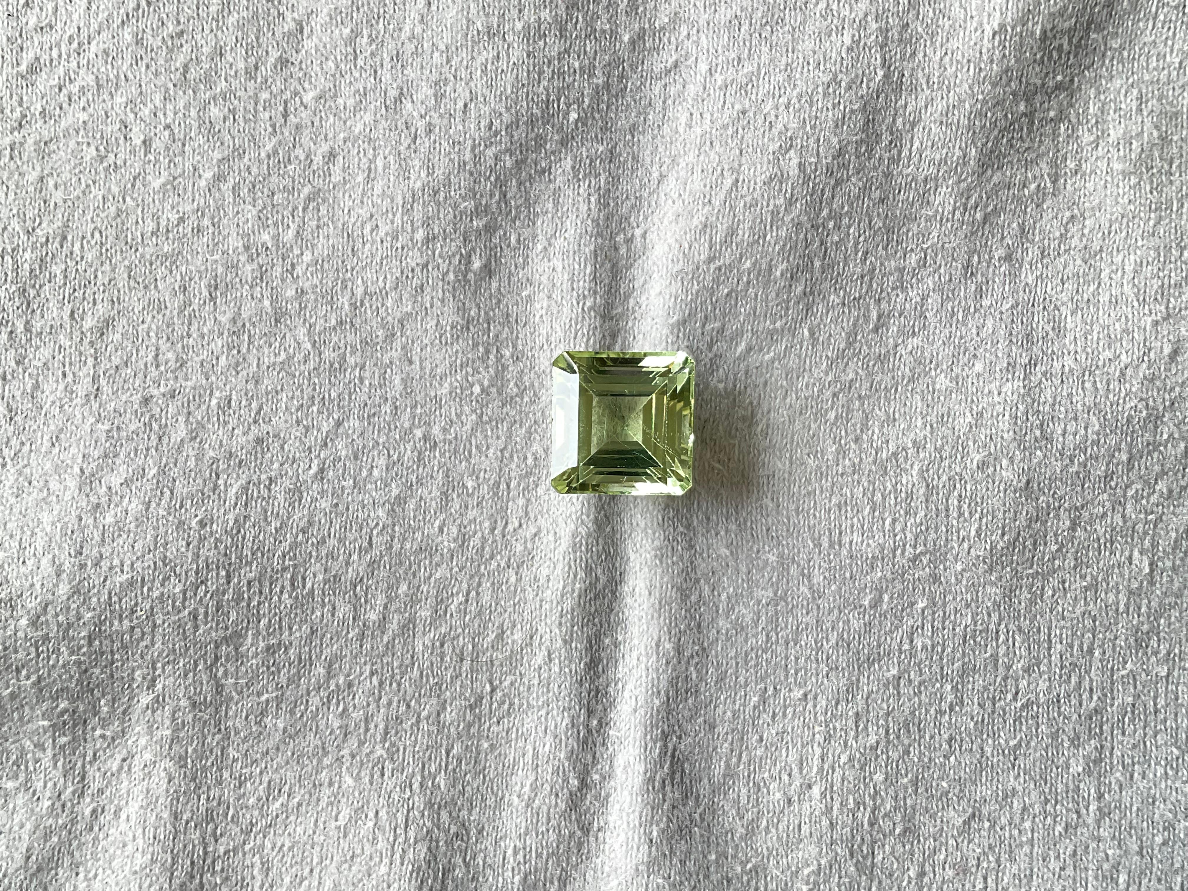 Pierre précieuse naturelle de 7.29 carats, tourmaline verte carrée à facettes de qualité supérieure

Pierre précieuse - Tourmaline
Poids - 7,29 carats
Forme - Coupe carrée
Taille -  10x10x8 MM
Pièces - 1