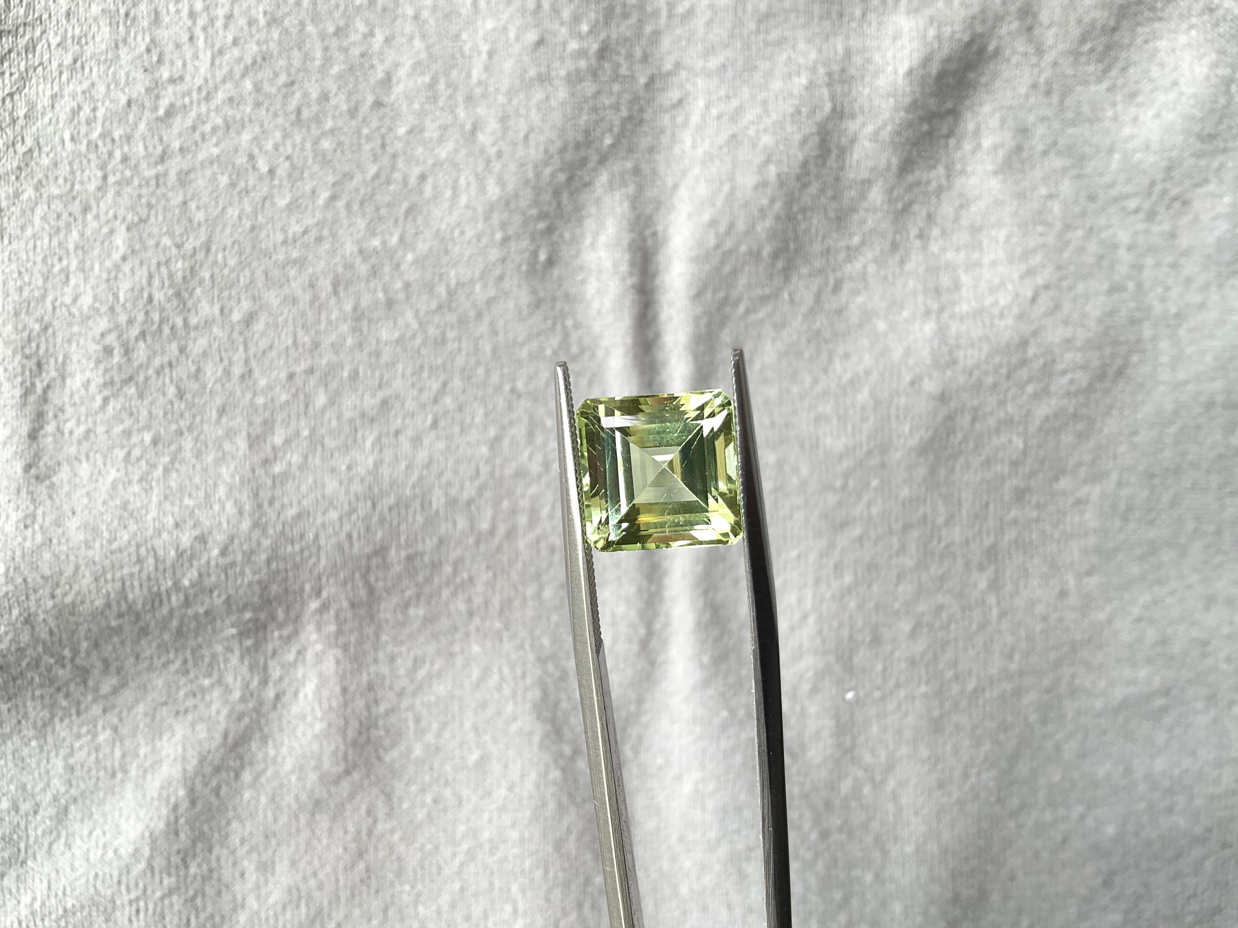 Taille carrée Pierre précieuse naturelle de 7.29 carats, tourmaline verte carrée à facettes de qualité supérieure en vente