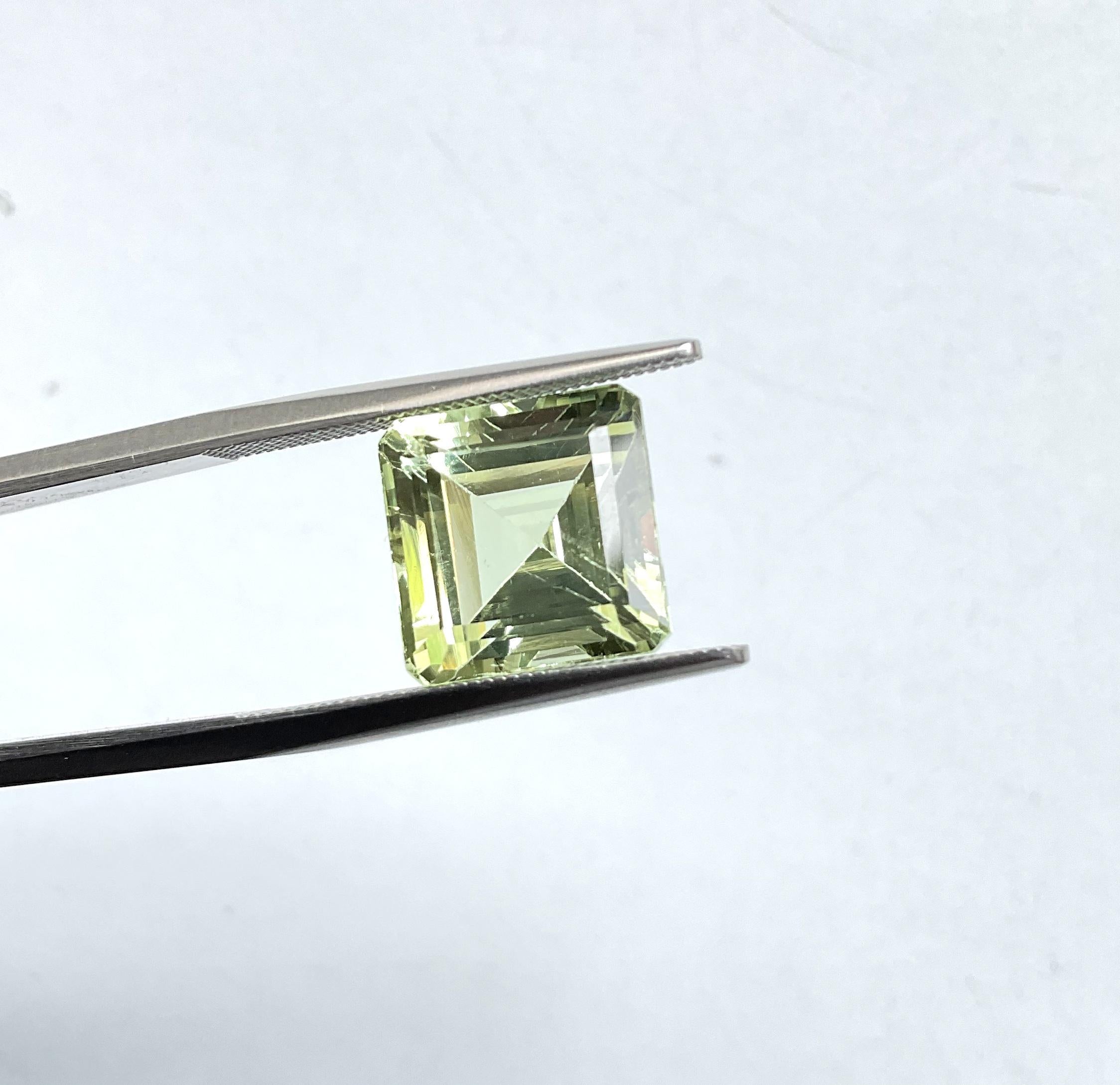 Pierre précieuse naturelle de 7.29 carats, tourmaline verte carrée à facettes de qualité supérieure Neuf - En vente à Jaipur, RJ