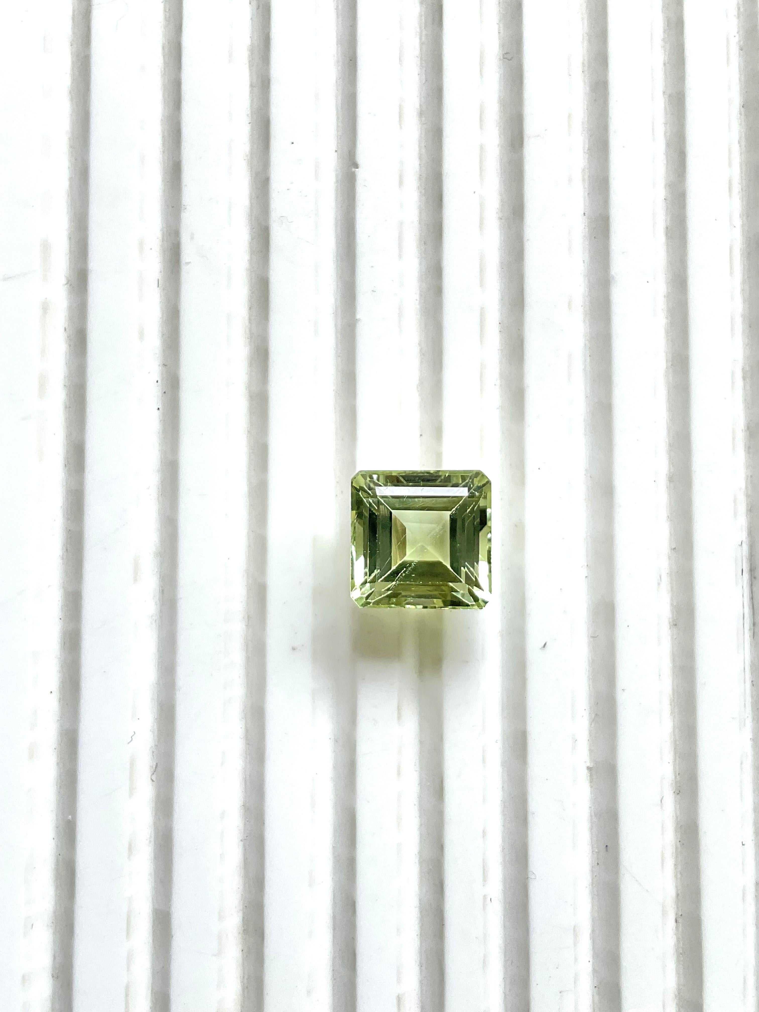 Pierre précieuse naturelle de 7.29 carats, tourmaline verte carrée à facettes de qualité supérieure en vente 2