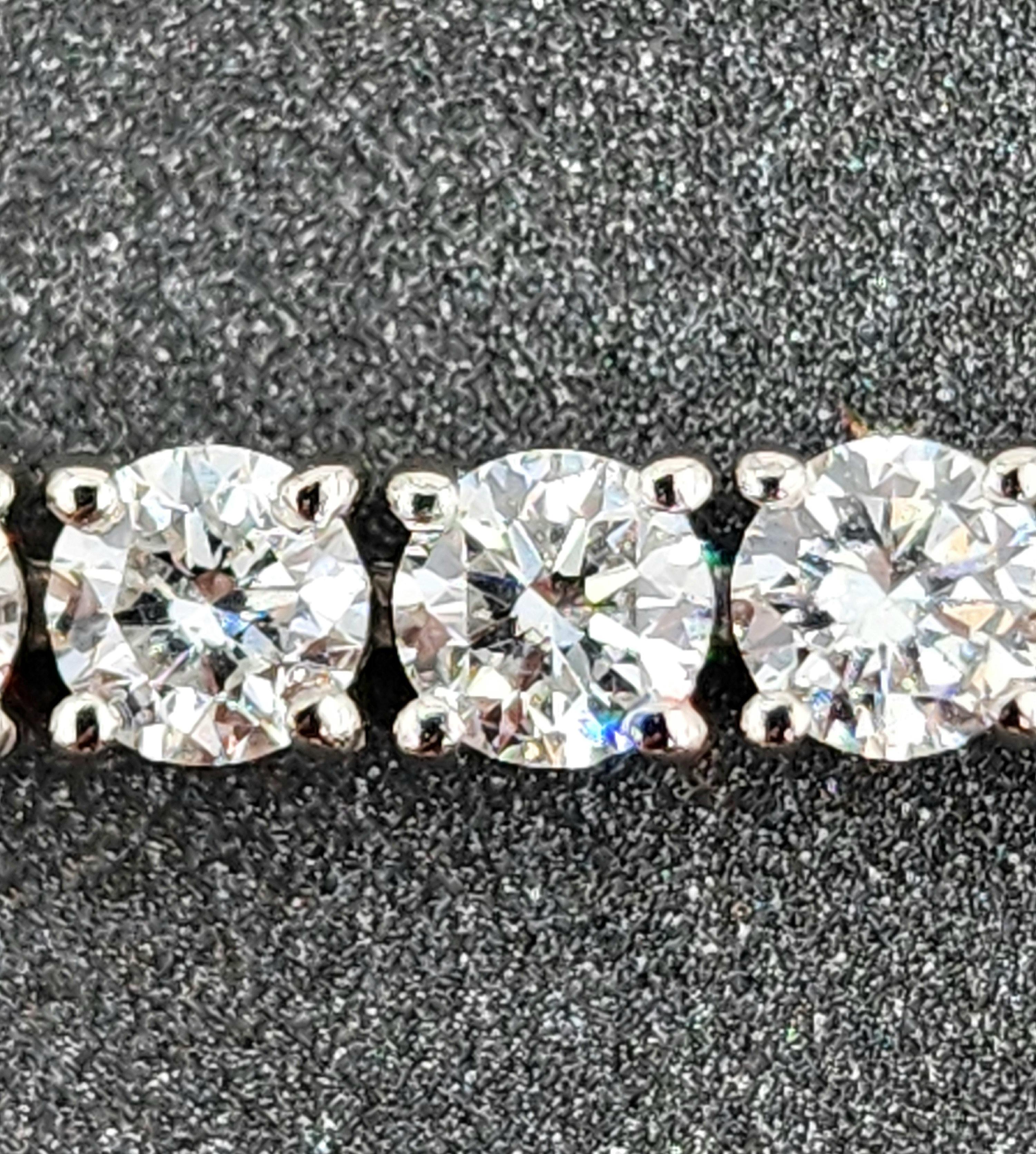 Taille ronde Bracelet de tennis en diamant de 7.29 ct en vente
