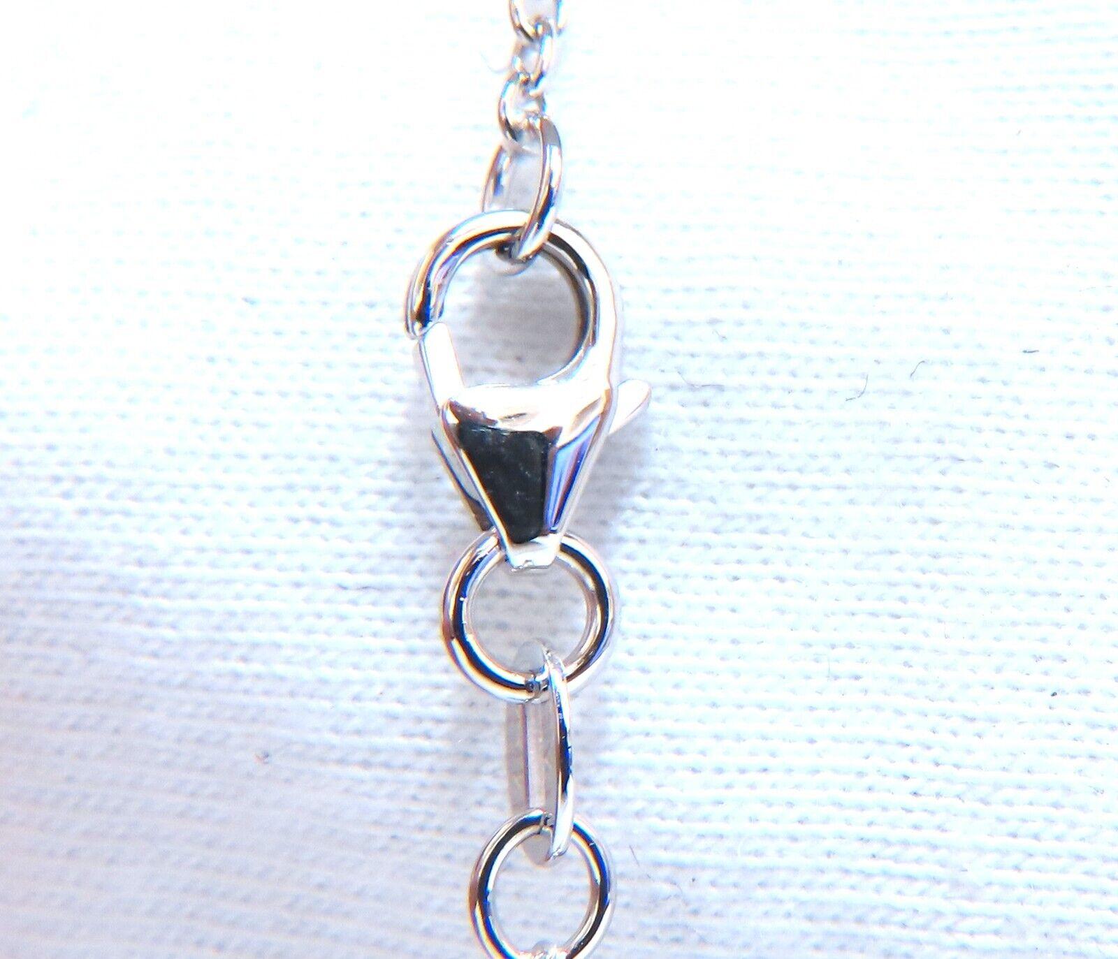 Liebt und funkelt.

.72ct. Herz-Halskette mit natürlichen Diamanten.
 Voller Schnitt und Brillant

G-Farbe, Vs-2 Klarheit

Abmessungen des Anhängers: 

16 x 16 mm

16 Zoll Halskette 

Insgesamt 5,6 Gramm

14kt. Weißgold.

Schätzung wird für