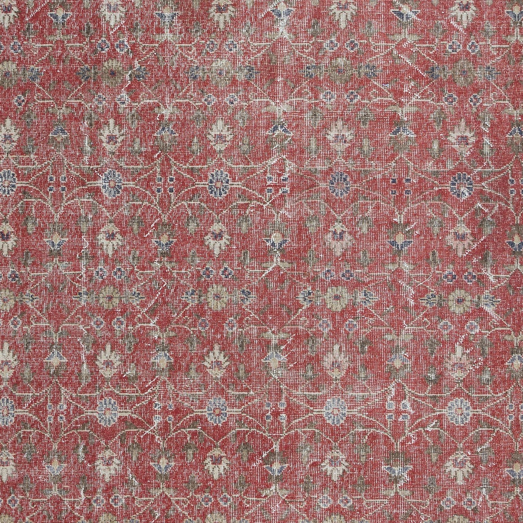 Handgefertigter türkischer Vintage-Teppich in Rot & Beige mit Blumenmuster 7.2x10.6 Ft (Türkisch) im Angebot