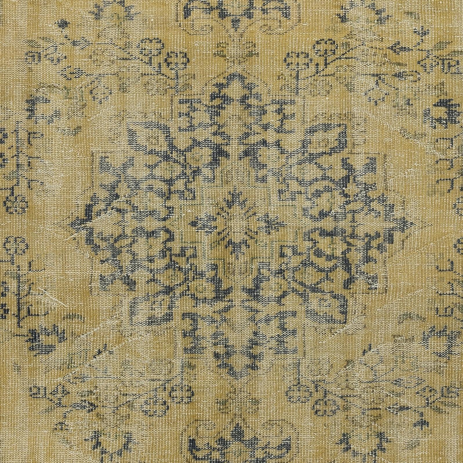 Annodato a mano Tappeto rustico unico fatto a mano 7.2x9.5 Ft, tappeto turco sbiadito dal sole degli anni '60 in vendita